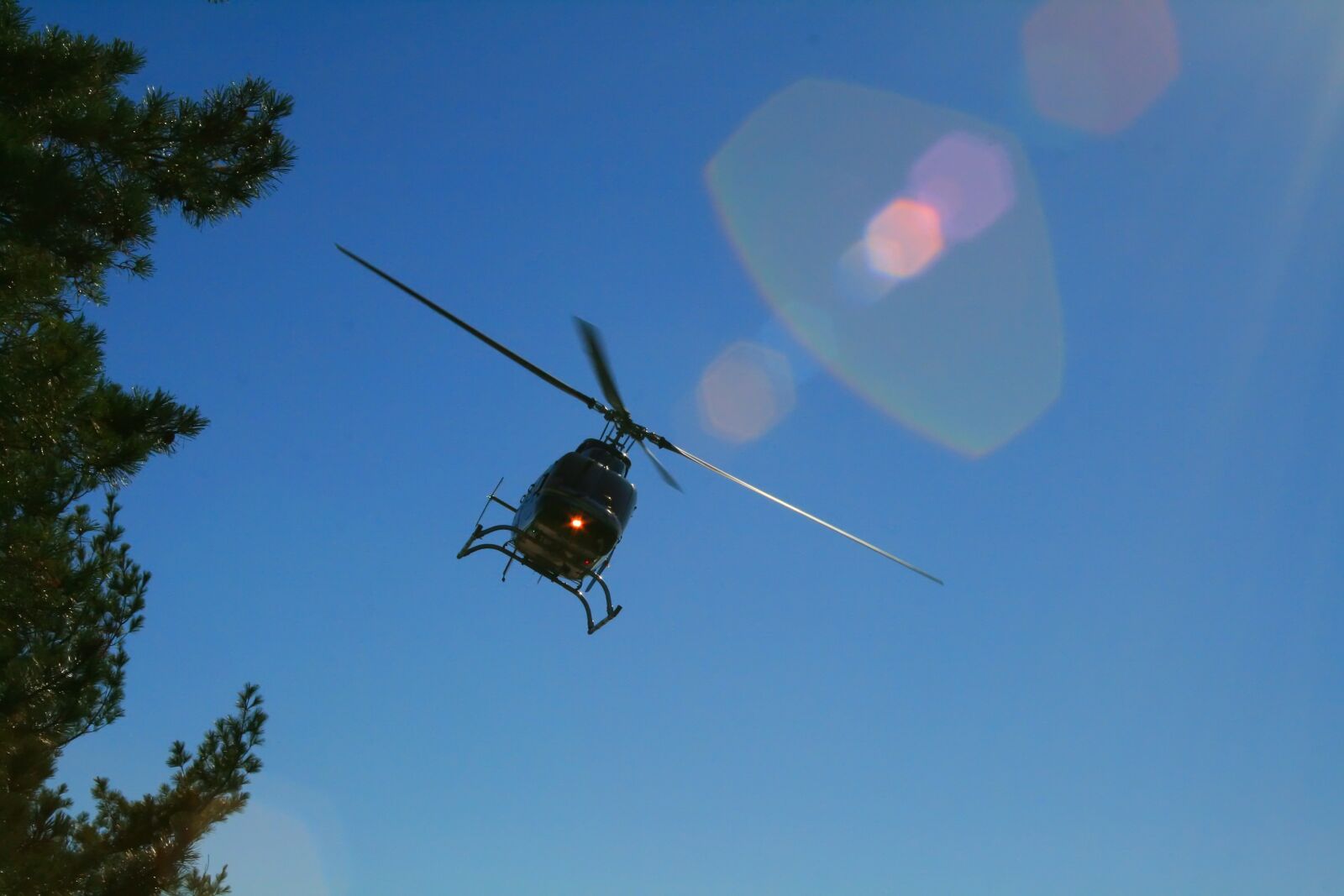 Canon EOS 400D (EOS Digital Rebel XTi / EOS Kiss Digital X) sample photo. Helicopter, niagara, flying photography