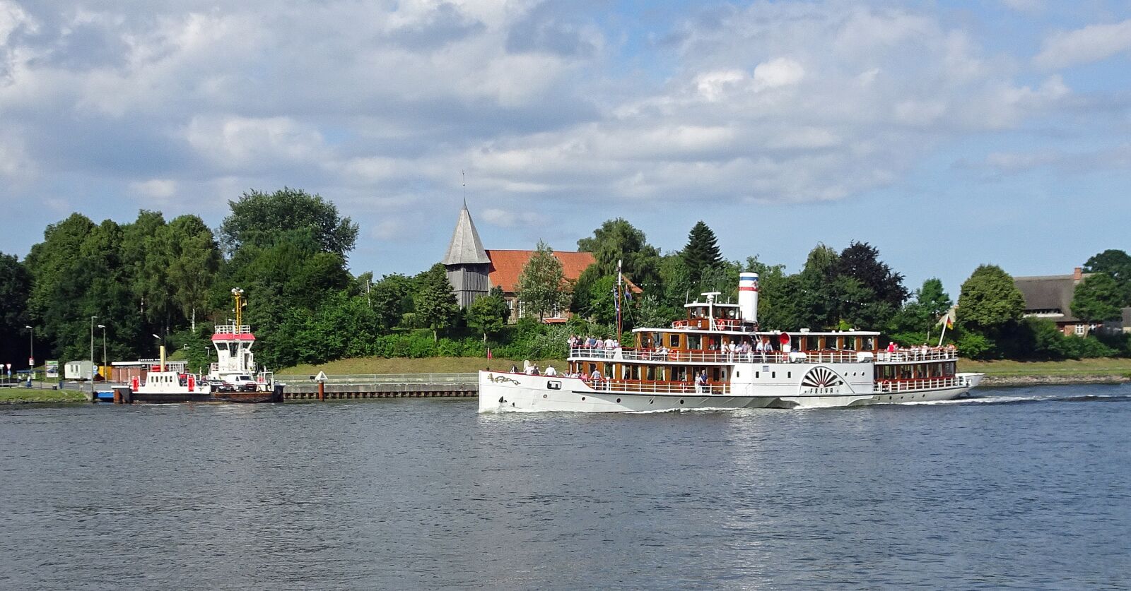 Sony Cyber-shot DSC-HX90V sample photo. North america, sehestedt, channel photography