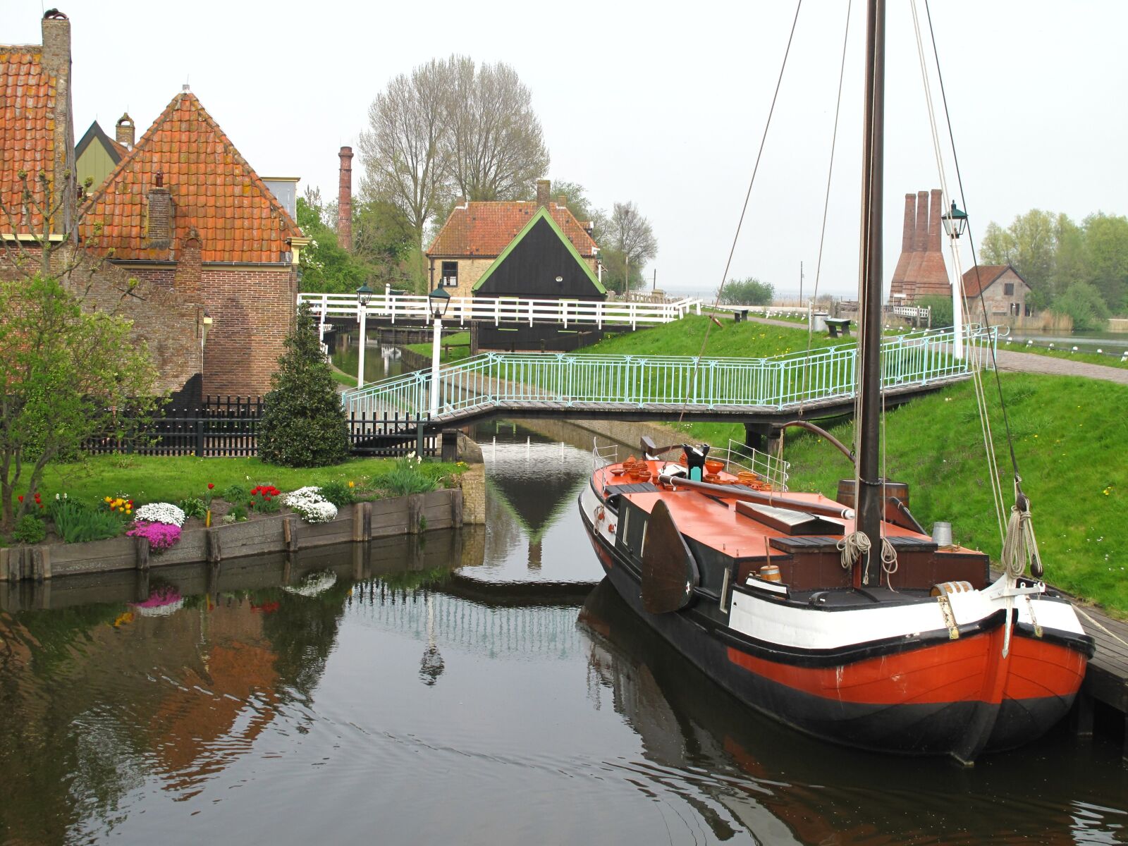 Canon PowerShot G10 sample photo. Enkhuizen, canal, boats photography