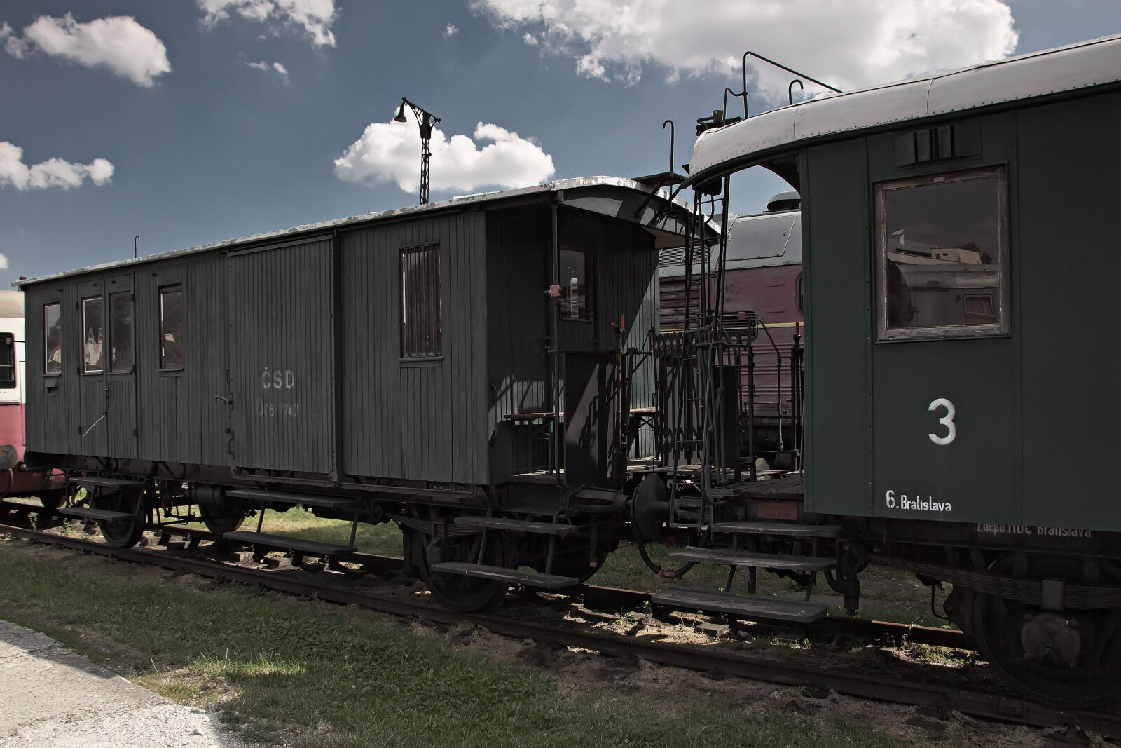 Canon EOS 600D (Rebel EOS T3i / EOS Kiss X5) sample photo. Train, wagons, railway photography