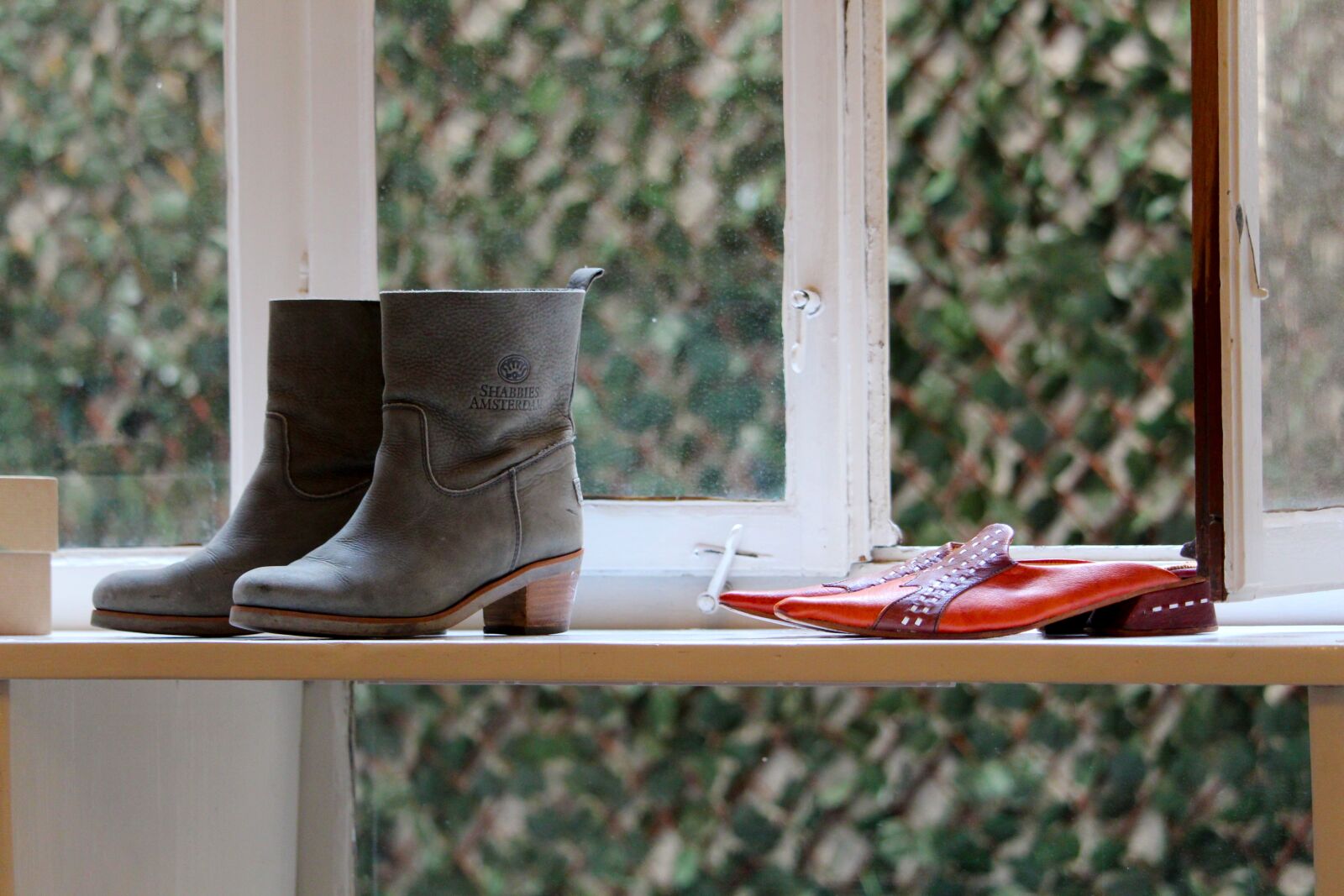 Canon EF-S 55-250mm F4-5.6 IS STM sample photo. Window, shoe store, shoes photography