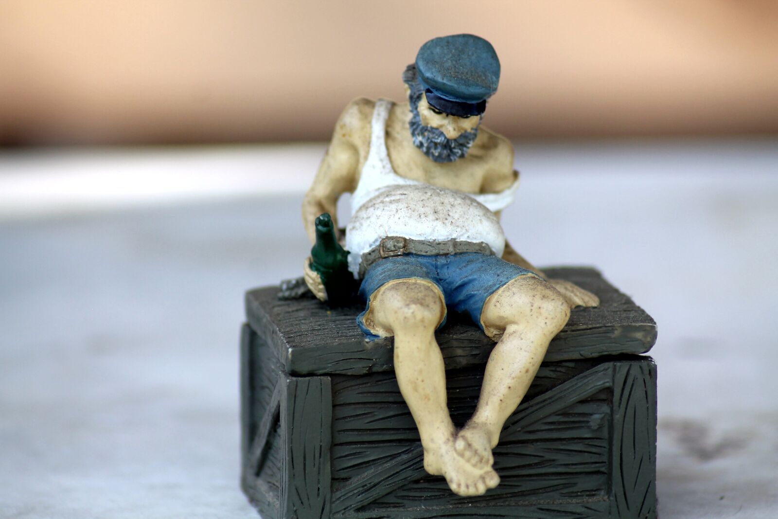 Canon EOS 1100D (EOS Rebel T3 / EOS Kiss X50) sample photo. Sailor, macro, drinkers photography