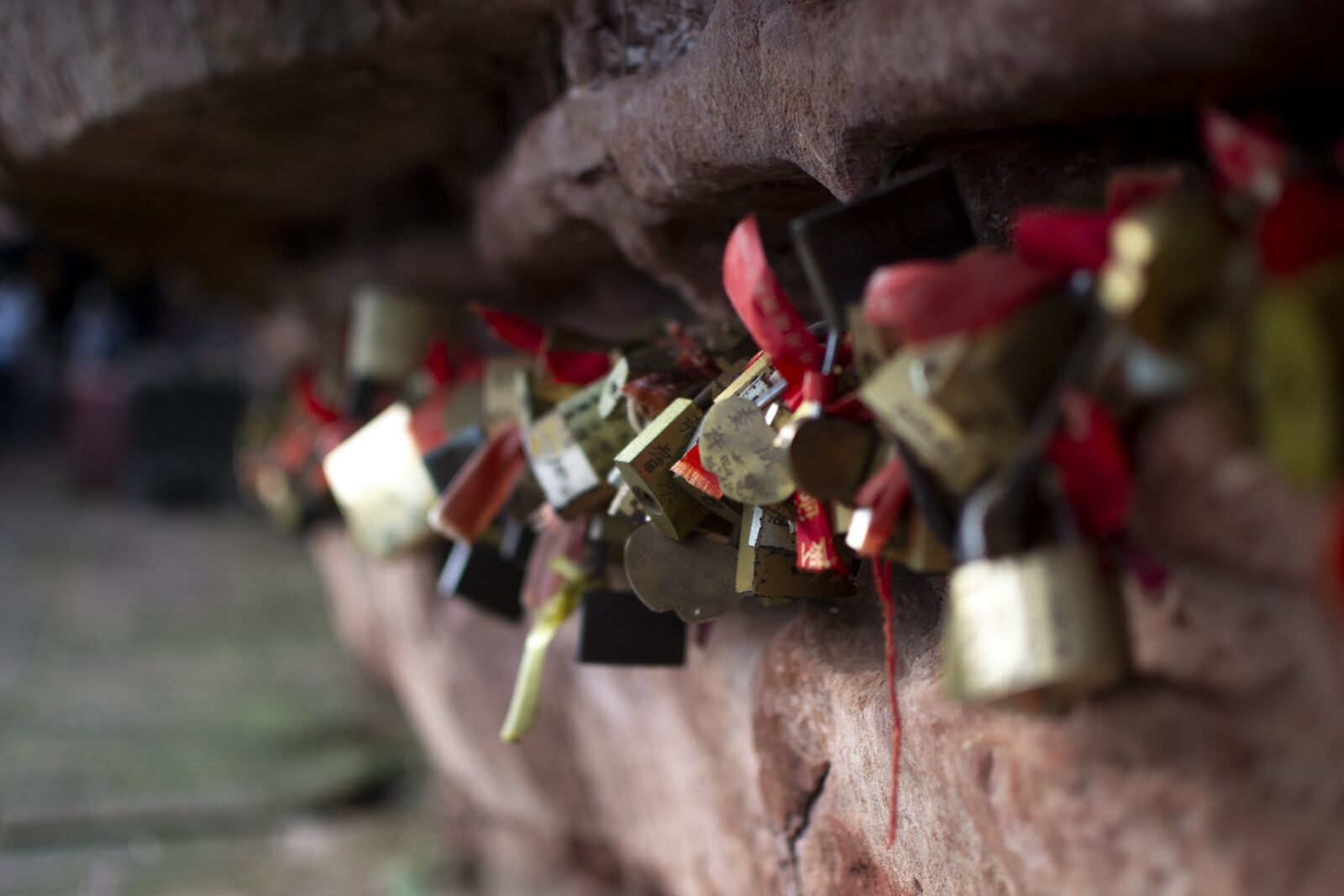 Nikon D3100 sample photo. Concentric lock, lock, love photography