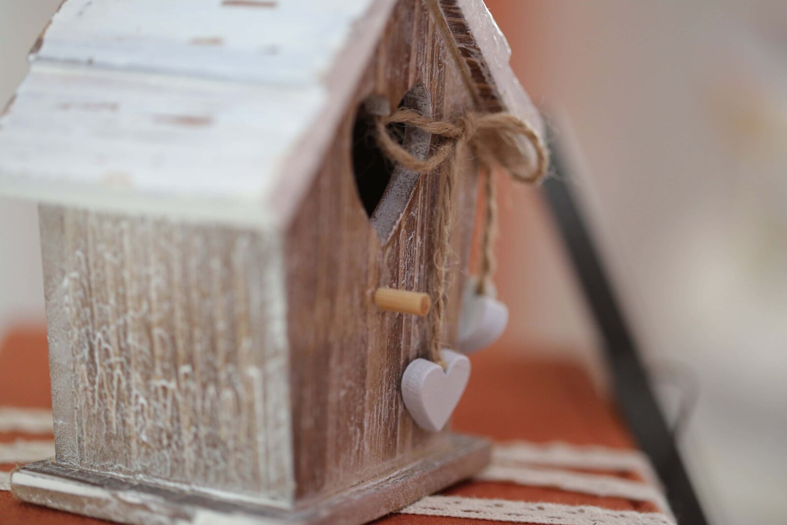 Canon EF 100mm F2.8 Macro USM sample photo. Carpentry, decoration, handmade, hearts photography