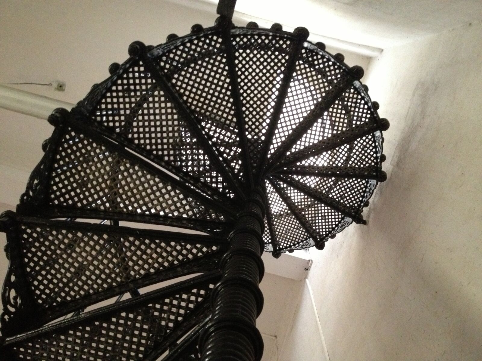 Apple iPhone 4S sample photo. Escalera, caracol, spiral photography