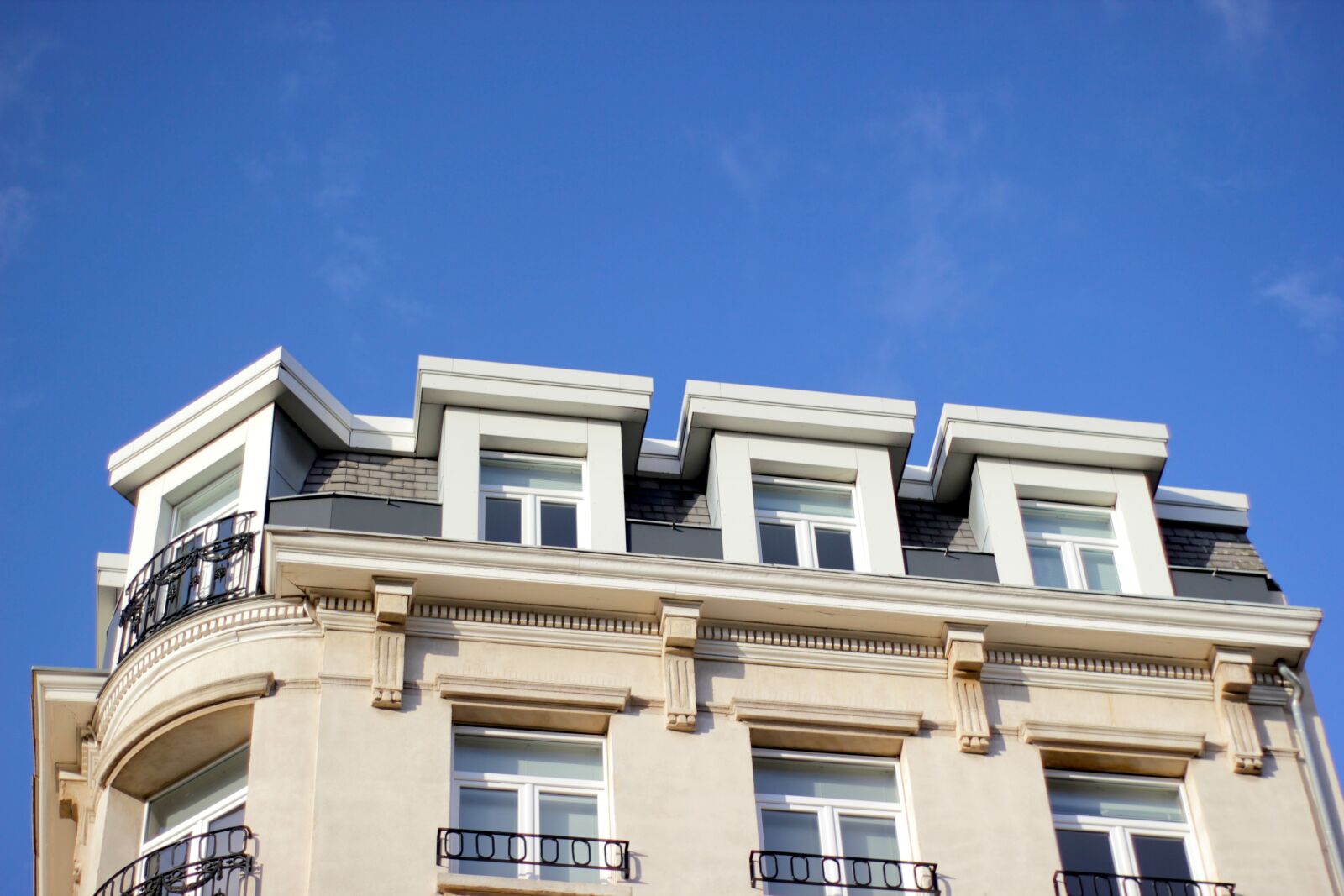 Canon EOS 550D (EOS Rebel T2i / EOS Kiss X4) sample photo. Blue sky, architecture, heritage photography