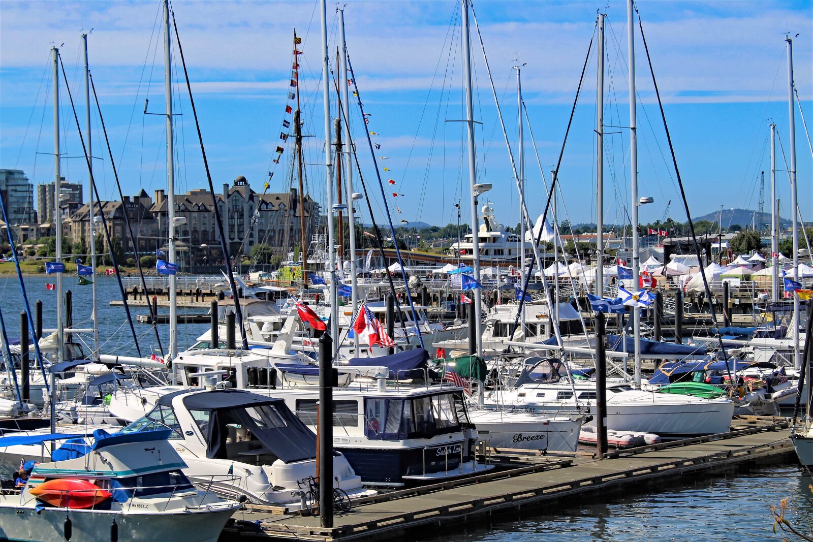 Canon EOS 1300D (EOS Rebel T6 / EOS Kiss X80) sample photo. Boats, marina, water photography
