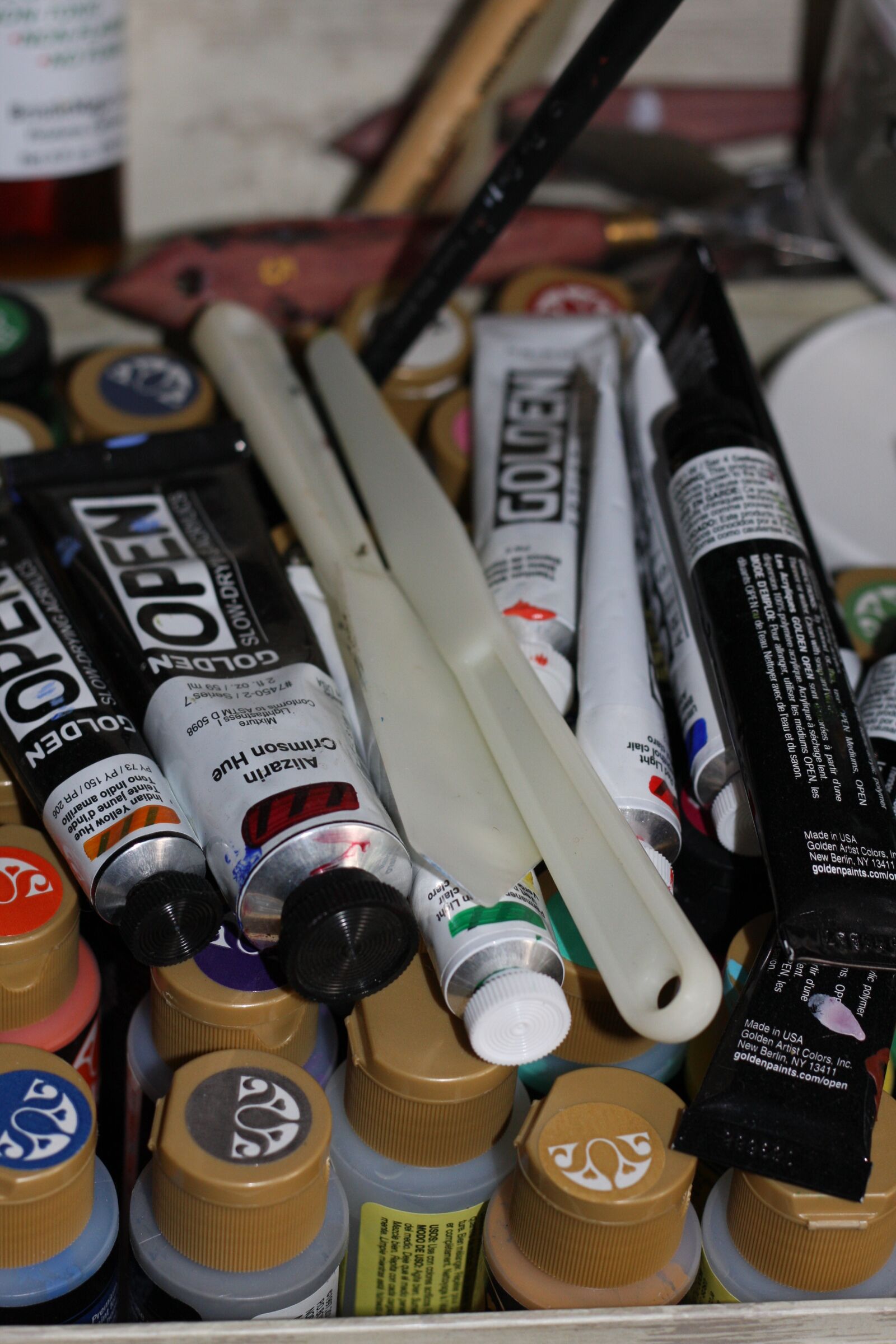 Canon EOS 40D sample photo. Paints, art supplies, classroom photography