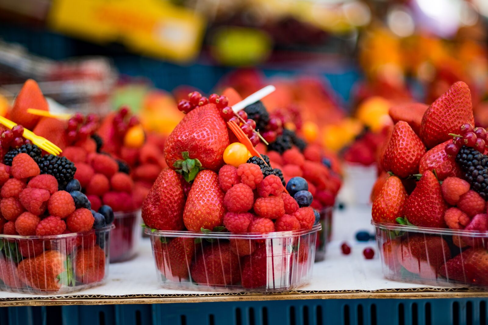 Fujifilm X-T10 sample photo. Strawberry, fruit, blackberries photography