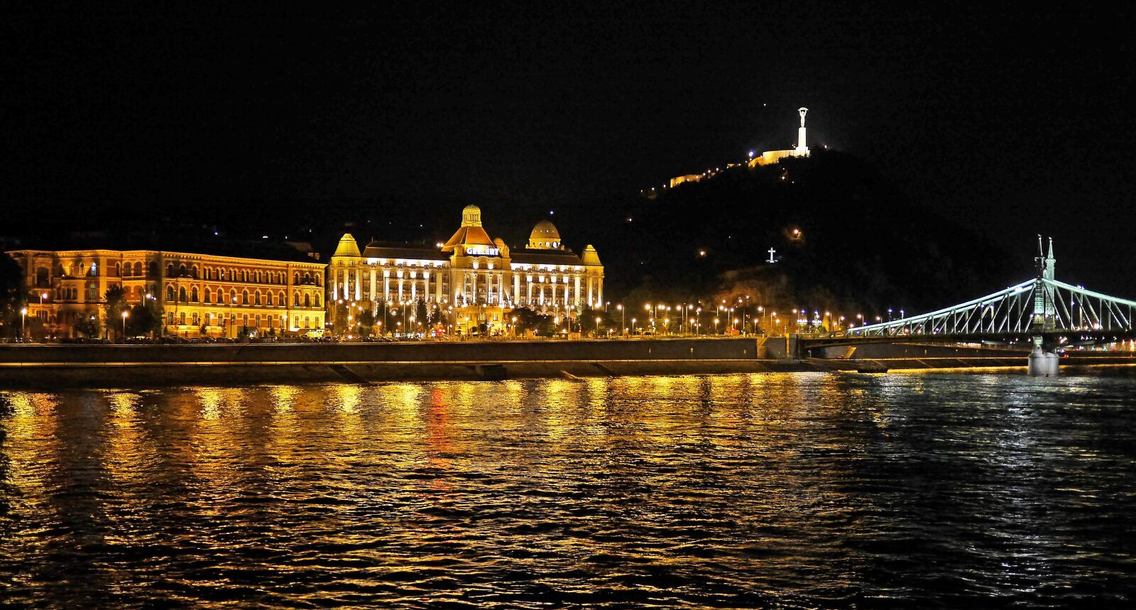 Panasonic Lumix DMC-GH3 sample photo. Budapest at night, danube photography