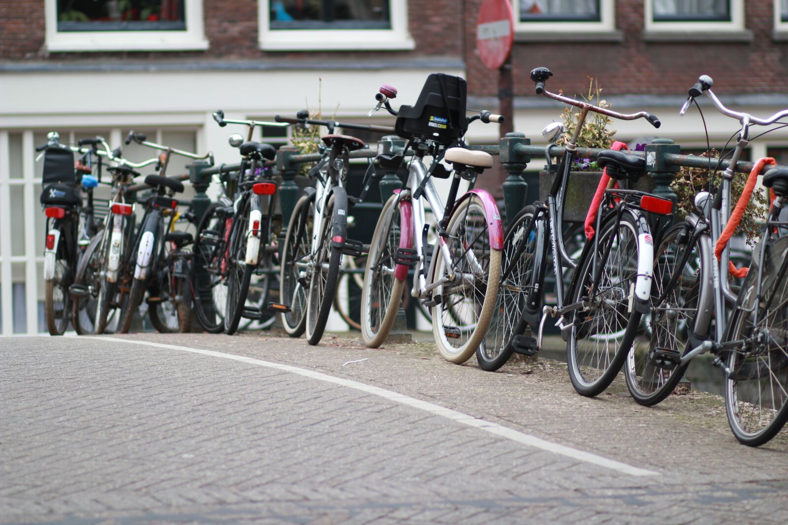 Canon EOS 550D (EOS Rebel T2i / EOS Kiss X4) sample photo. Bicycle, amsterdam, netherlands photography