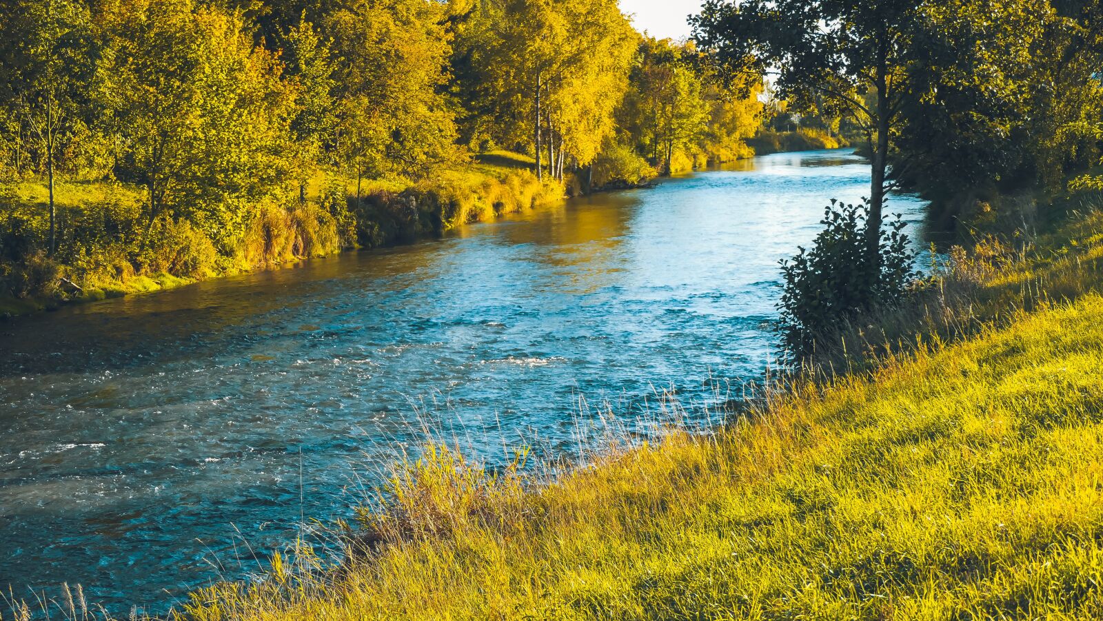 Panasonic Lumix DMC-FZ2500 (Lumix DMC-FZ2000) sample photo. River, turiec, st martin photography