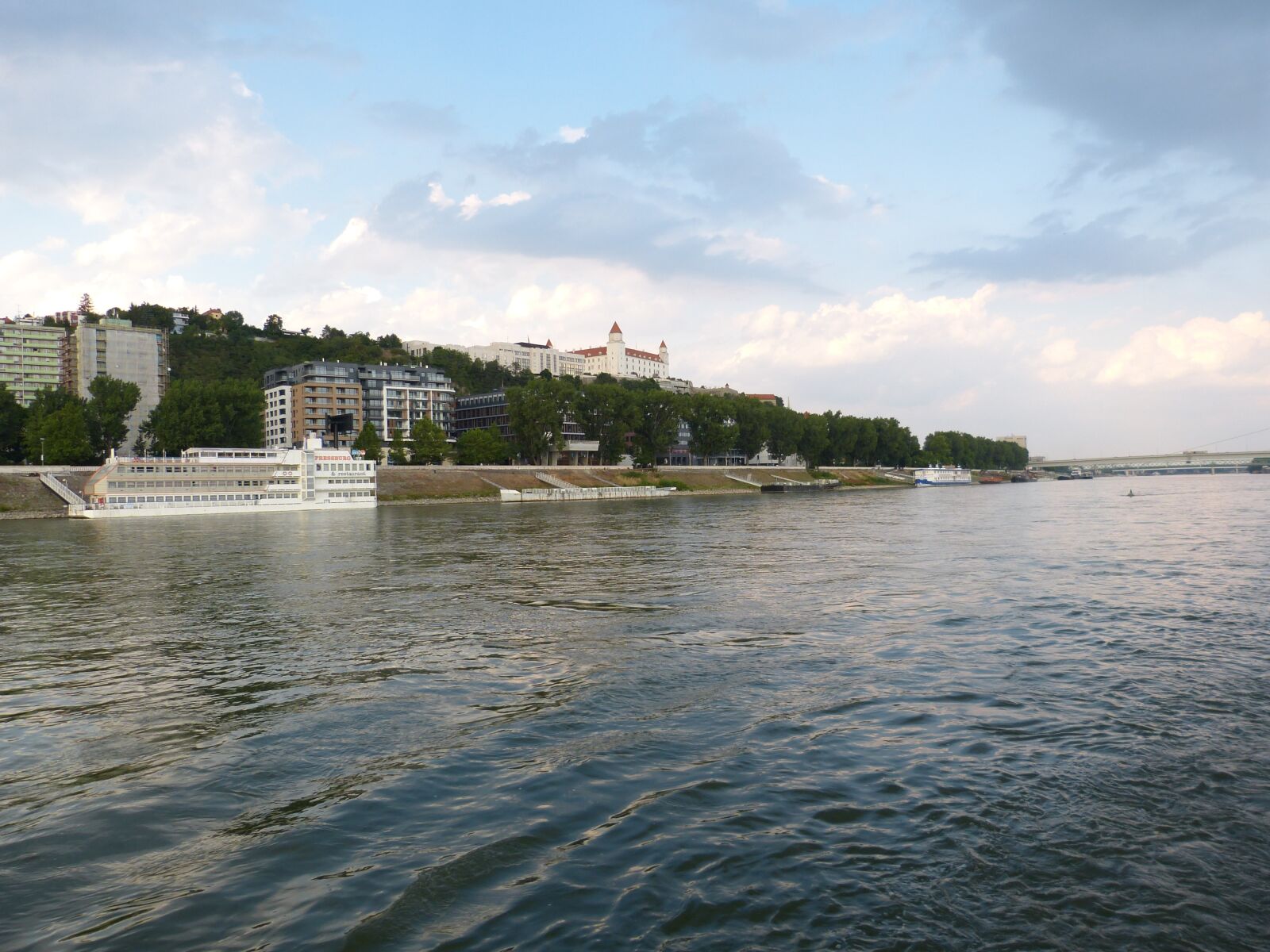 Panasonic Lumix DMC-FZ150 sample photo. Bratislava, slovakia, castle photography