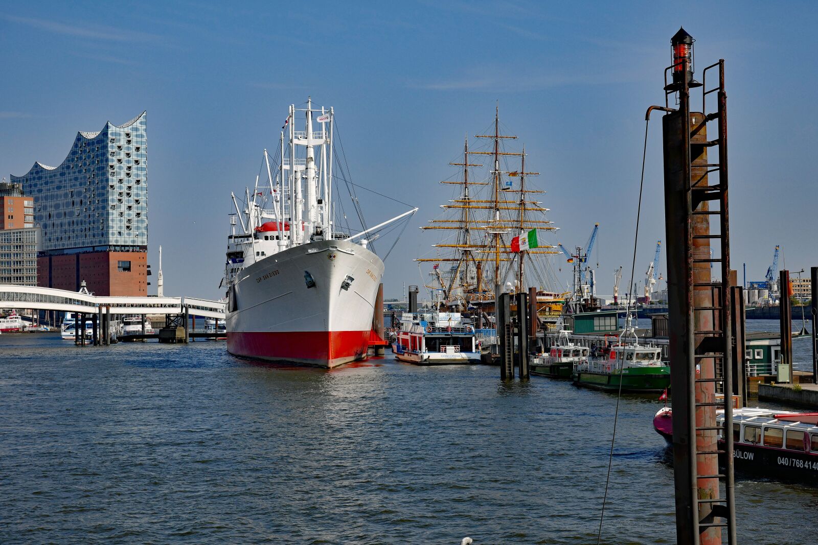 Vario-Elmar TL 1:3.5-5.6 / 18-56 ASPH. sample photo. Port, hamburg, elbe philharmonic photography