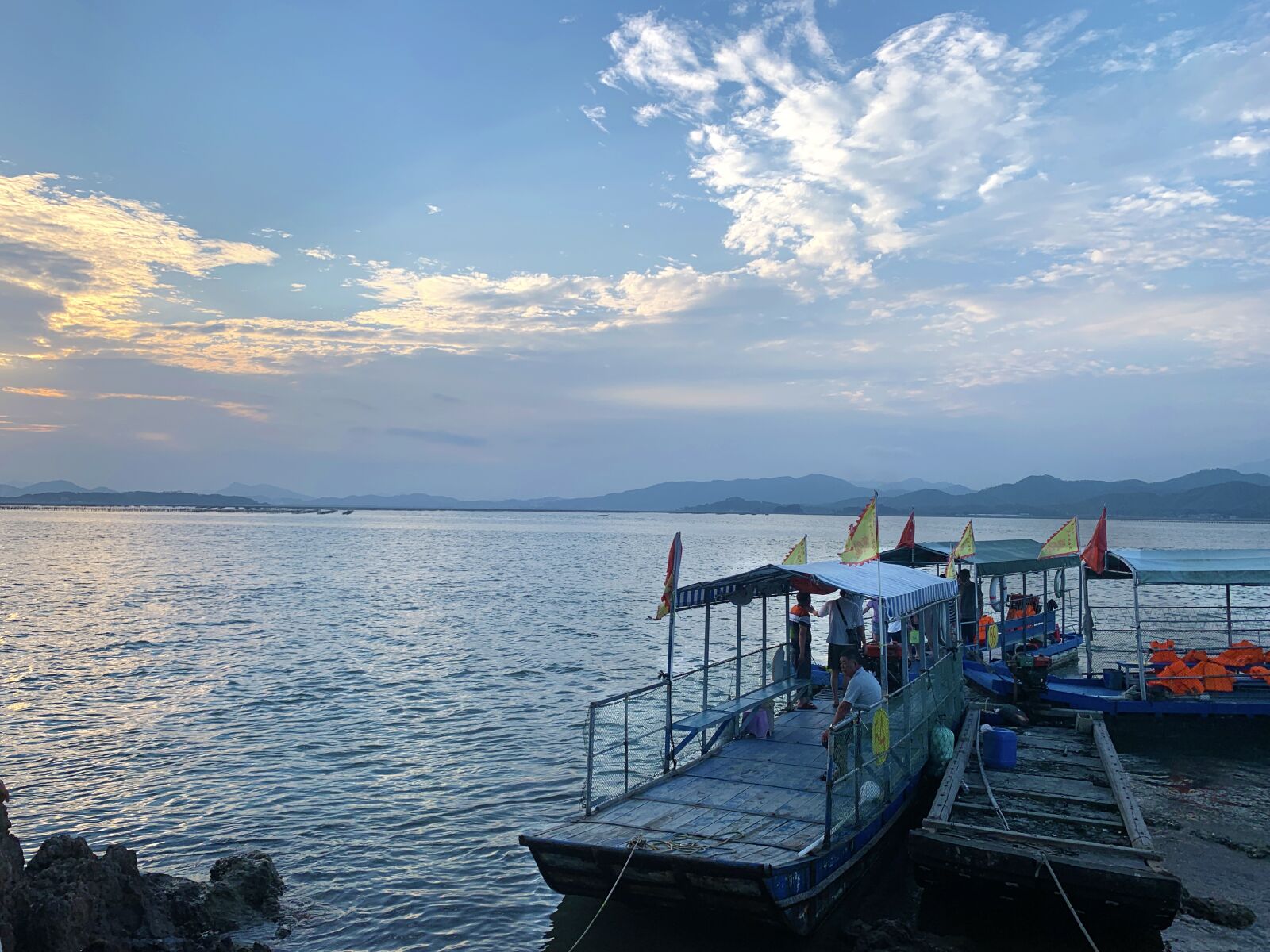 Apple iPhone XR sample photo. Dusk, boat, sea photography