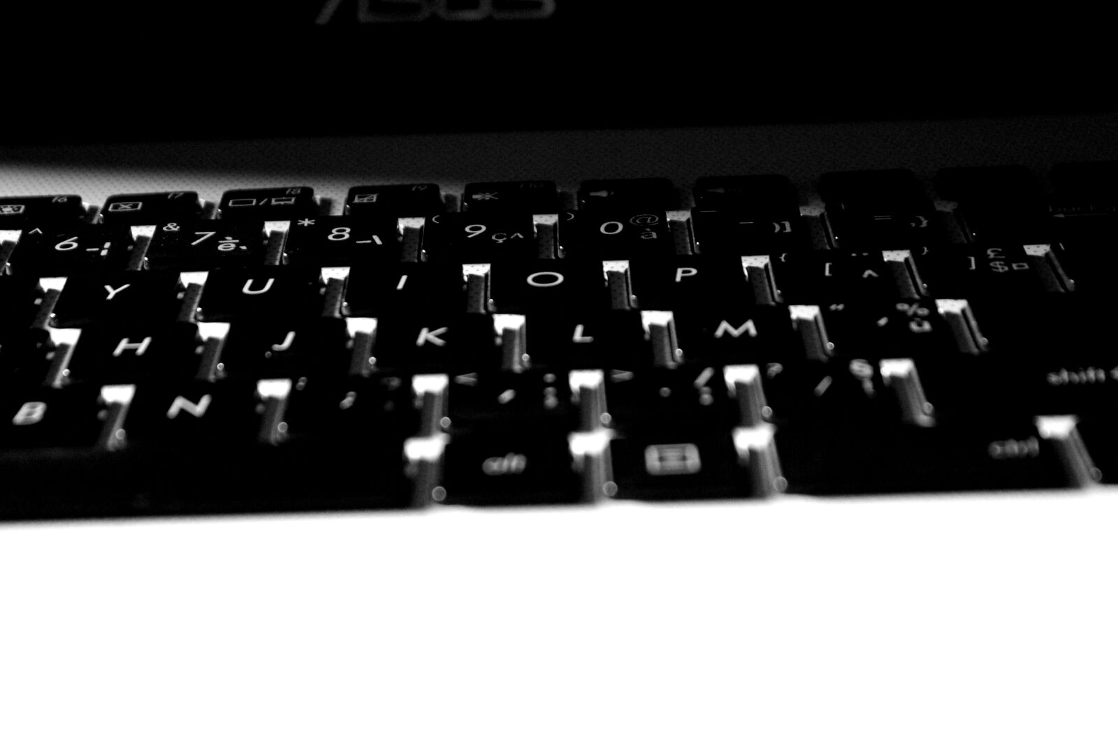 Canon EOS 700D (EOS Rebel T5i / EOS Kiss X7i) sample photo. Keyboard, computer, pc photography