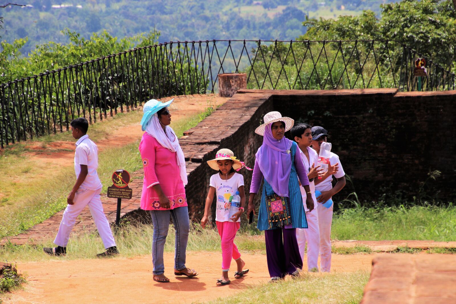 Canon EOS 80D sample photo. Sigiriya, cult, girl photography