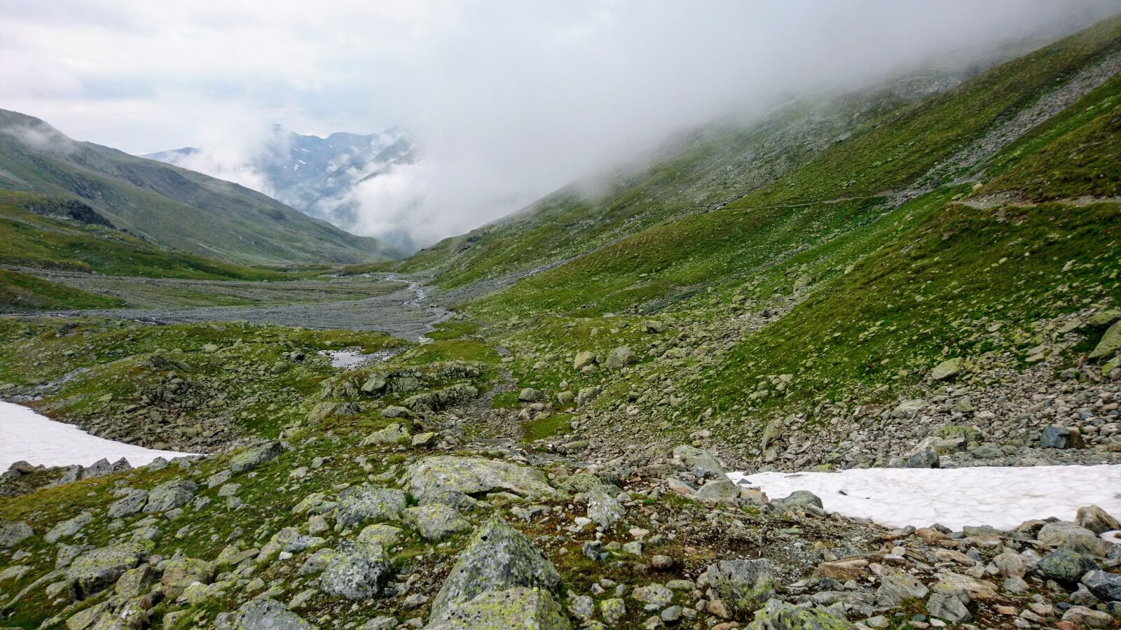 Sony F5321 sample photo. Fog, mountains, landscape photography
