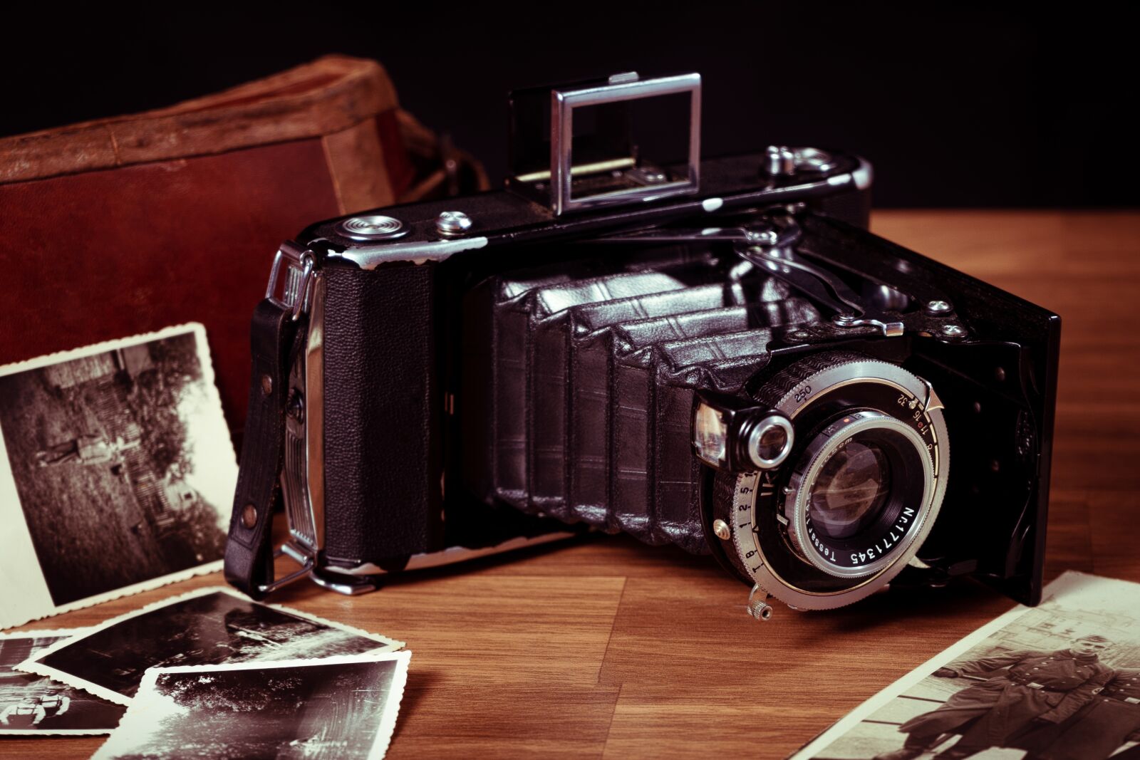 Sony a7 II + Sony FE 28-70mm F3.5-5.6 OSS sample photo. Camera, old, photography photography