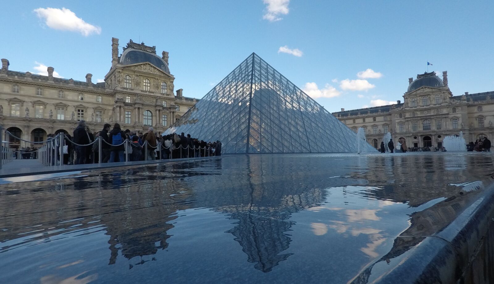 GoPro Hero5 Black sample photo. Louvre, louvre pyramid, reflexion photography
