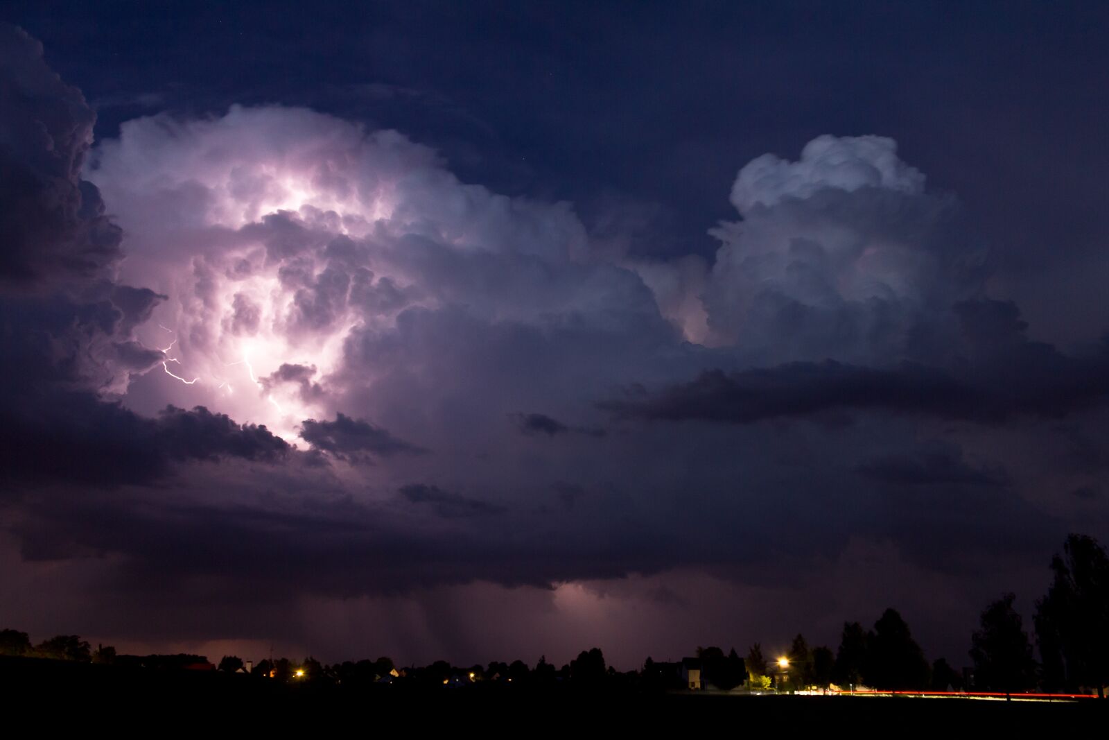 Canon EOS 60D + Canon EF-S 18-55mm F3.5-5.6 II sample photo. Thunderstorm, storm, flash photography