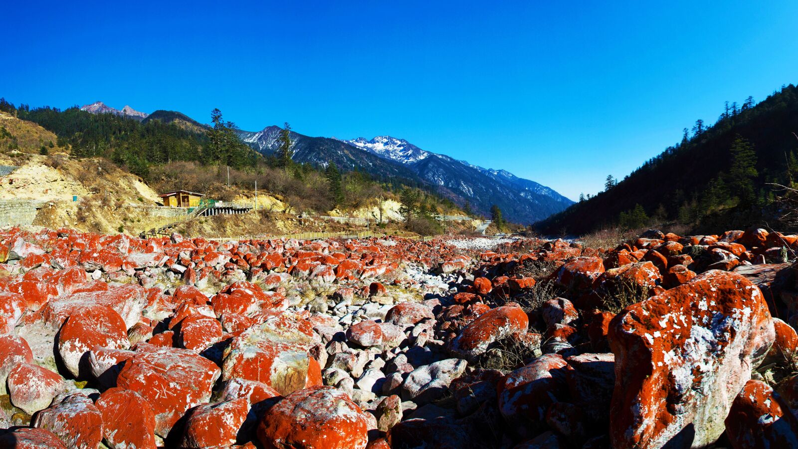 Canon EOS 5D Mark II sample photo. Red rocky beach, redstone photography