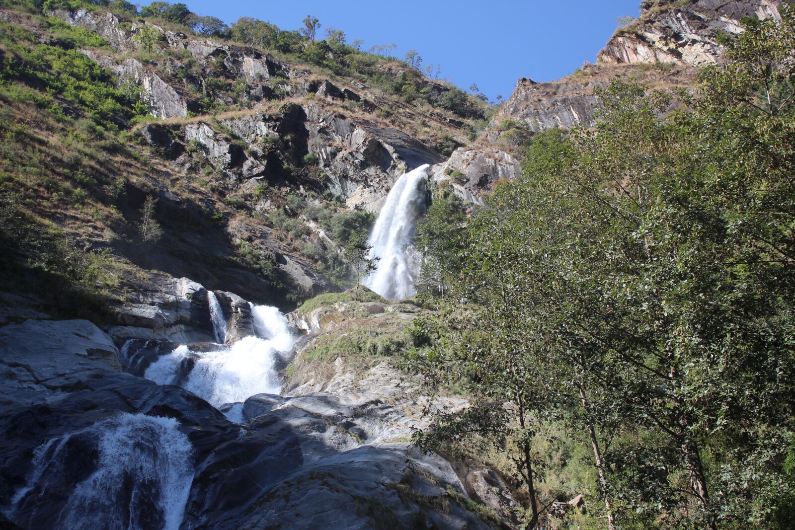 Canon EOS 700D (EOS Rebel T5i / EOS Kiss X7i) + Canon EF-S 18-55mm F3.5-5.6 III sample photo. Waterfall, mountain, nepal photography