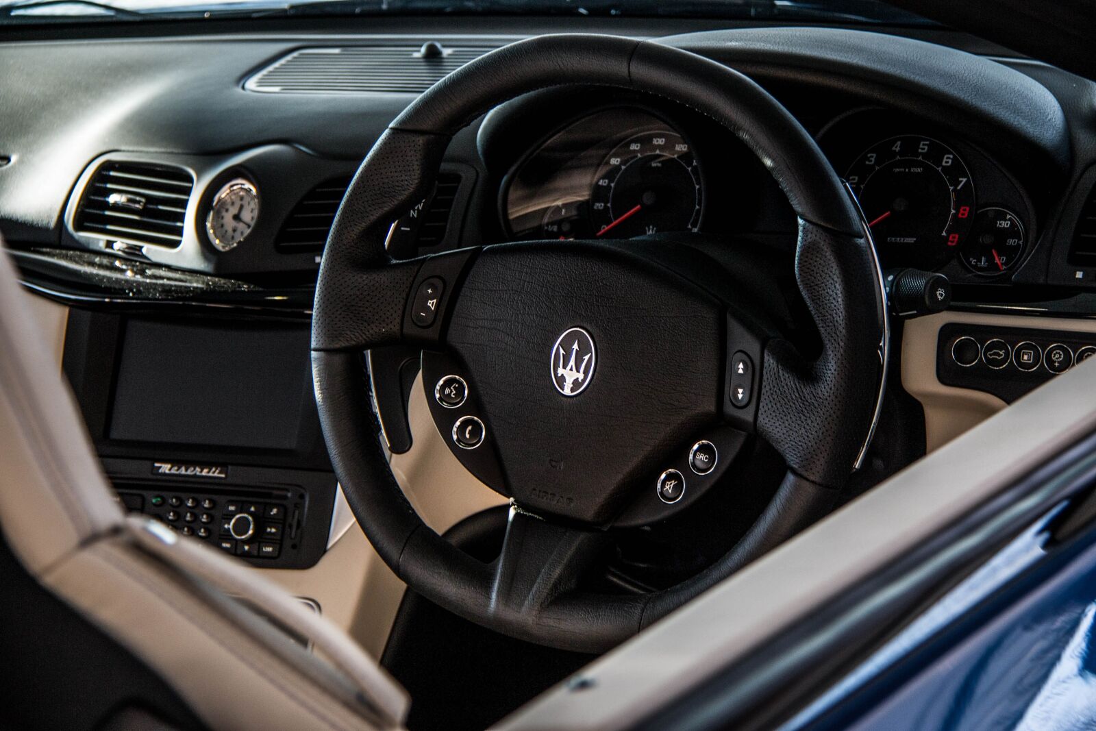 Canon EF-S 18-200mm F3.5-5.6 IS sample photo. Maserati granturismo, steering wheel photography