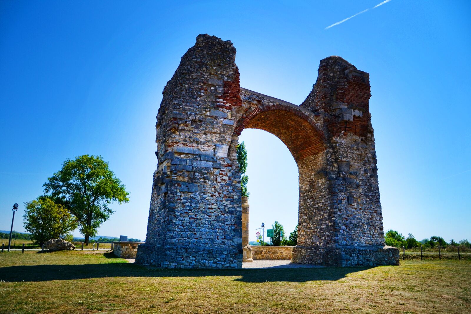 Nikon D3100 sample photo. Carnuntum heidentor, roman times photography