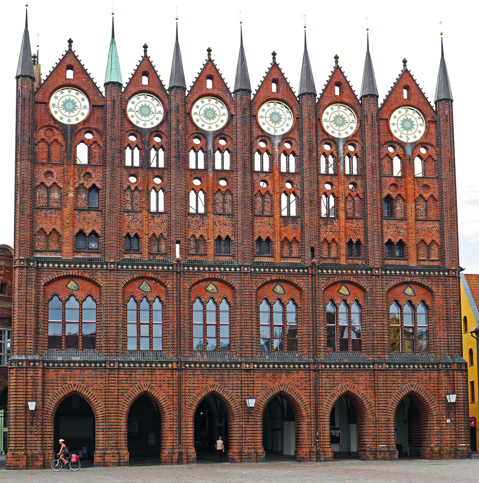Panasonic Lumix DMC-GH3 sample photo. Stralsund, town hall, gable photography