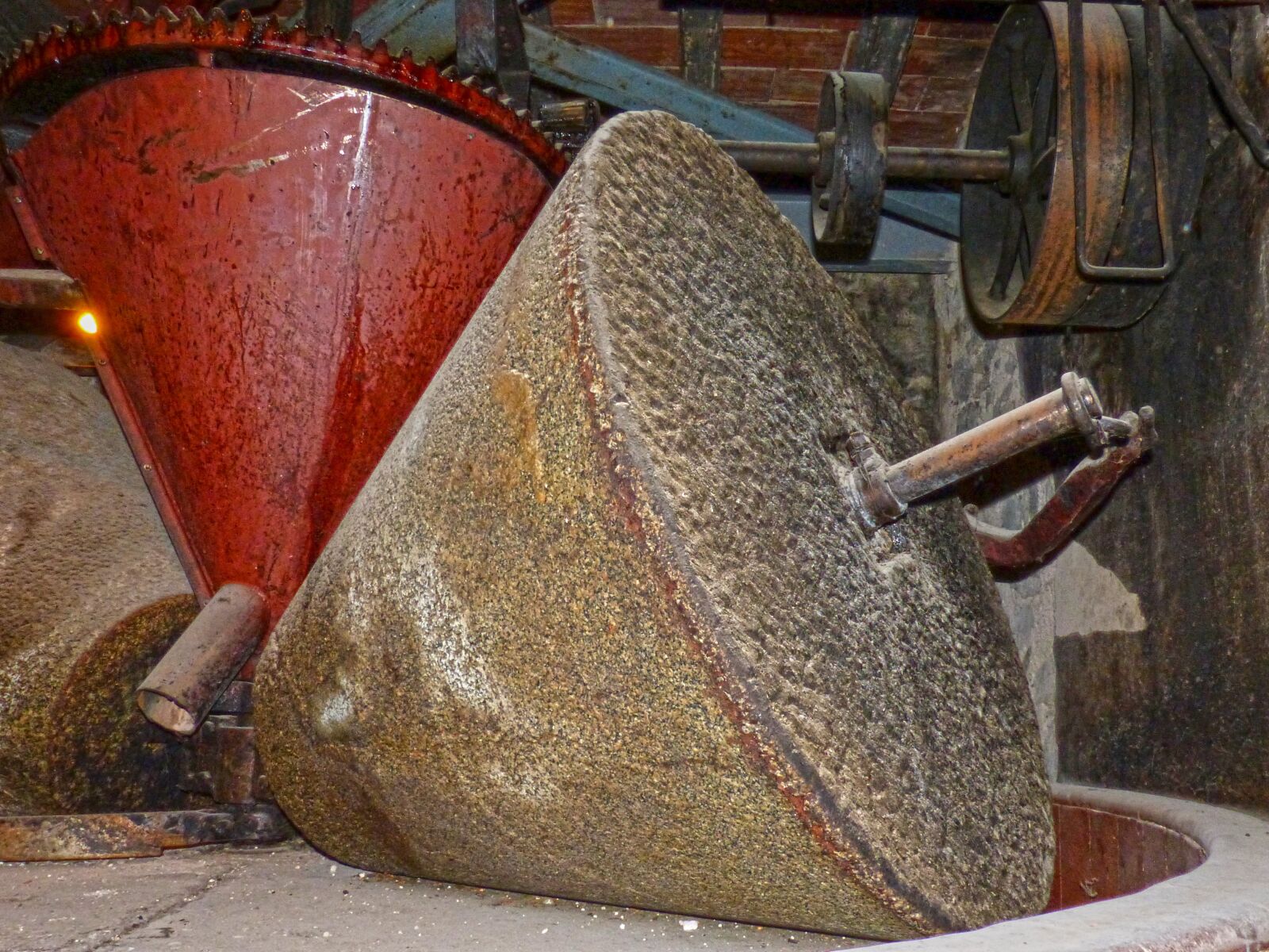Panasonic DMC-FZ62 sample photo. Oil mill, millstone, grind photography