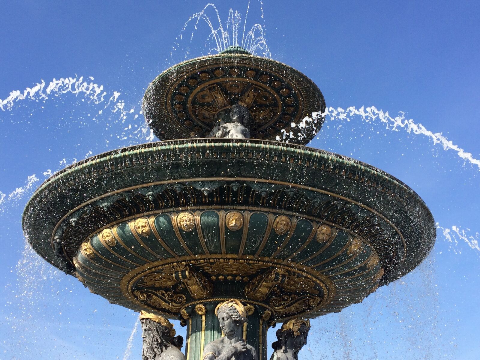iPhone 5s back camera 4.15mm f/2.2 sample photo. Paris, fountain, place de photography