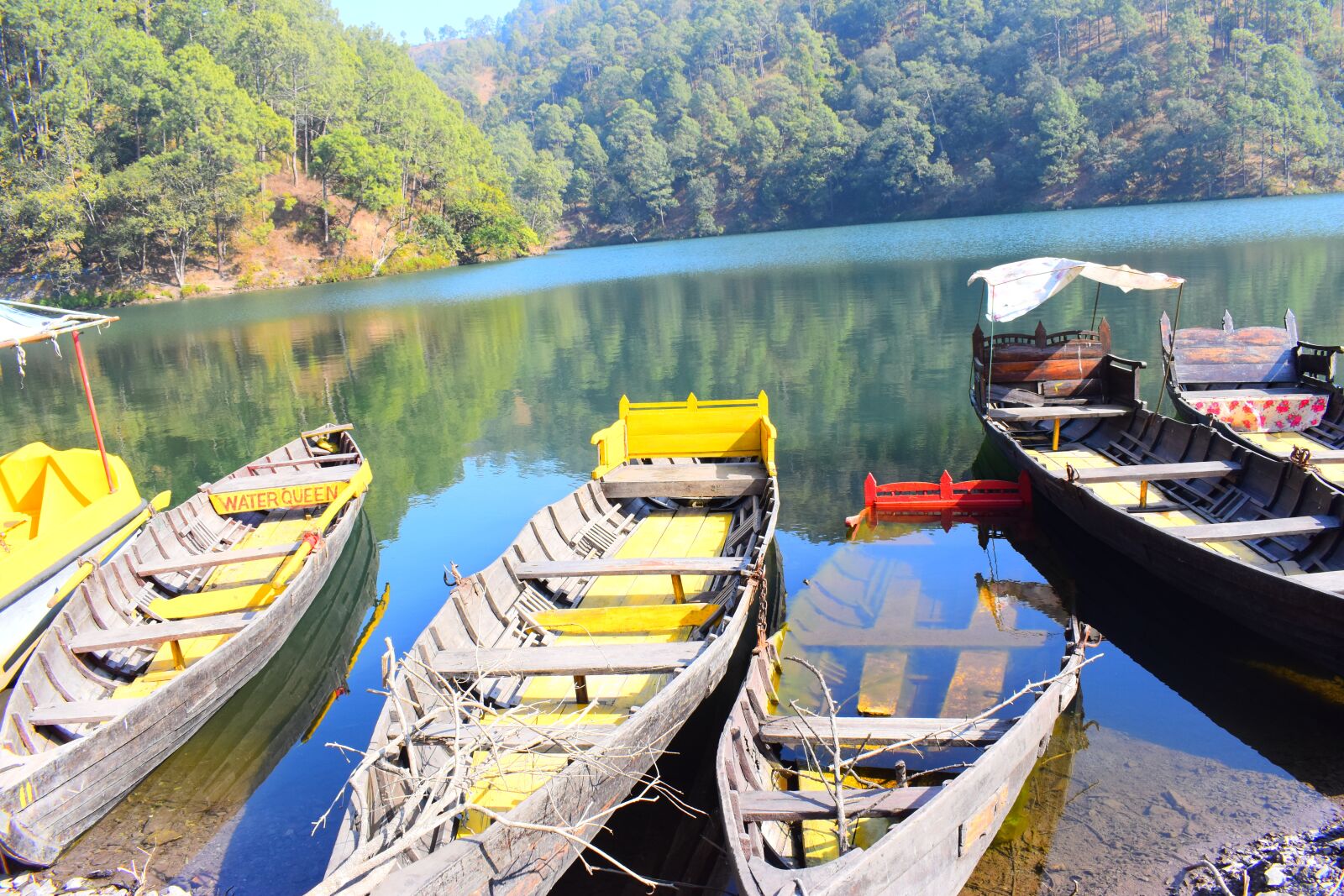 Nikon D5600 sample photo. Boat, clean water, blue photography