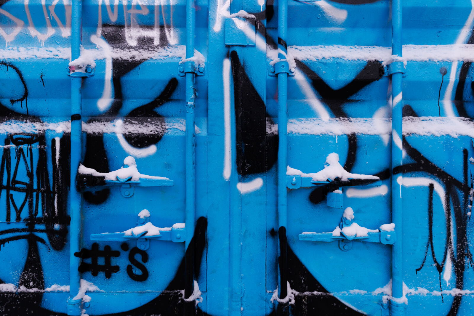 Canon EOS R7 sample photo. Graffiti container 14mm photography