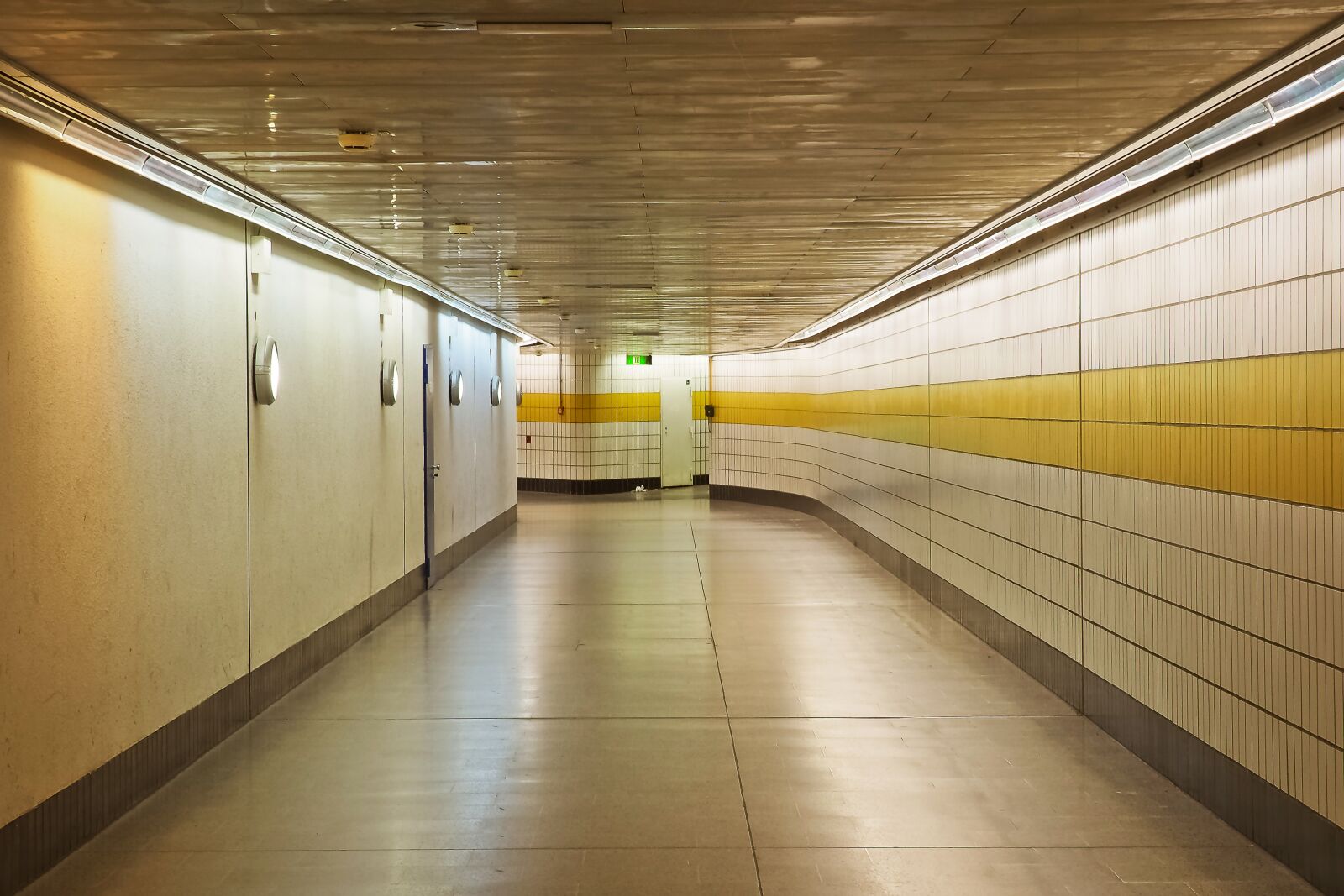 Olympus OM-D E-M10 sample photo. Architecture, gang, floor photography