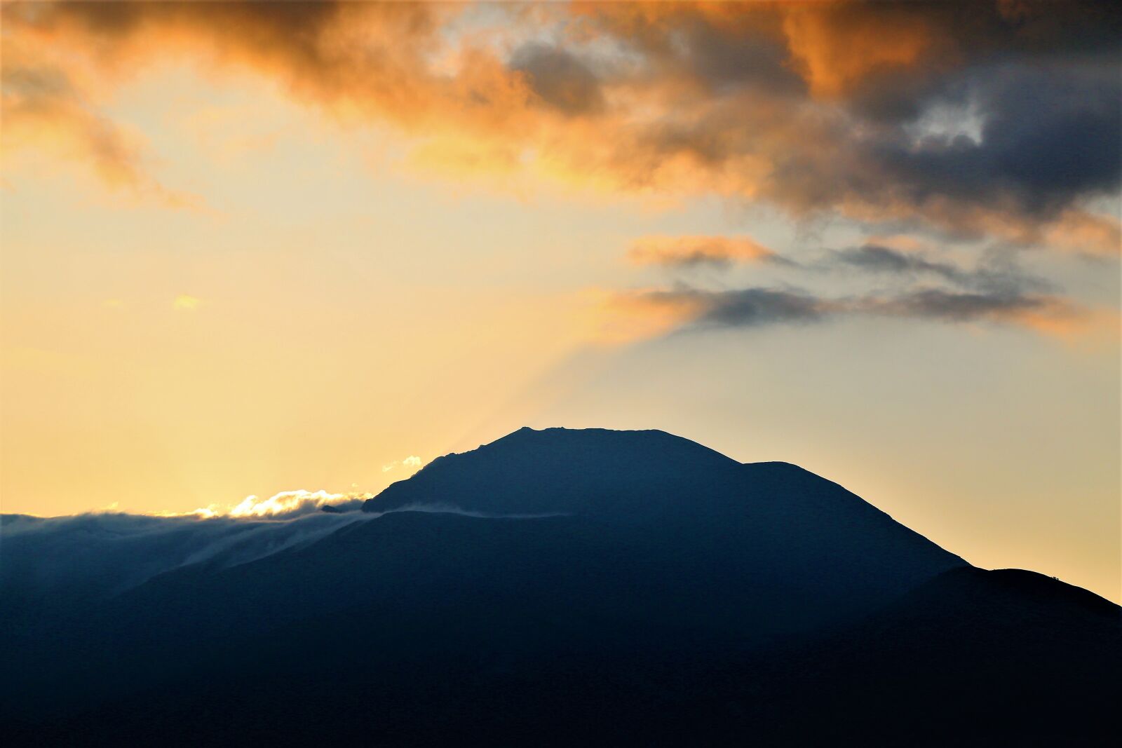 Canon EF 24-105mm F4L IS USM sample photo. Gundogmus, mountain, horizon photography