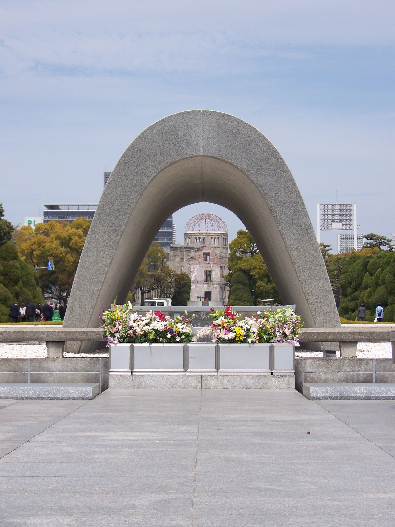 Kodak Z712 IS ZOOM DIGITAL CAMERA sample photo. Hiroshima, peace museum, monument photography