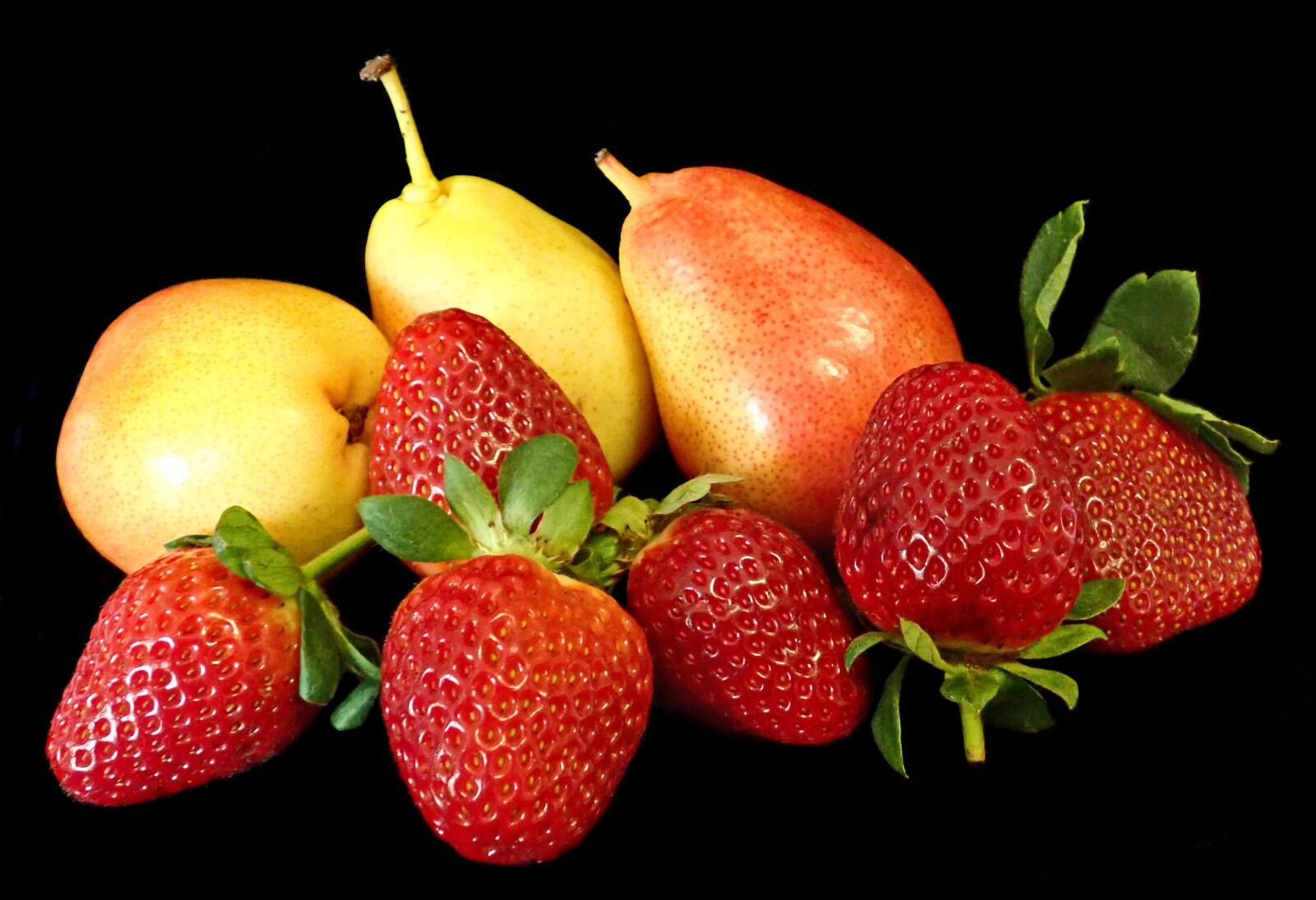 Olympus TG-5 sample photo. Fruits, pears, strawberries photography
