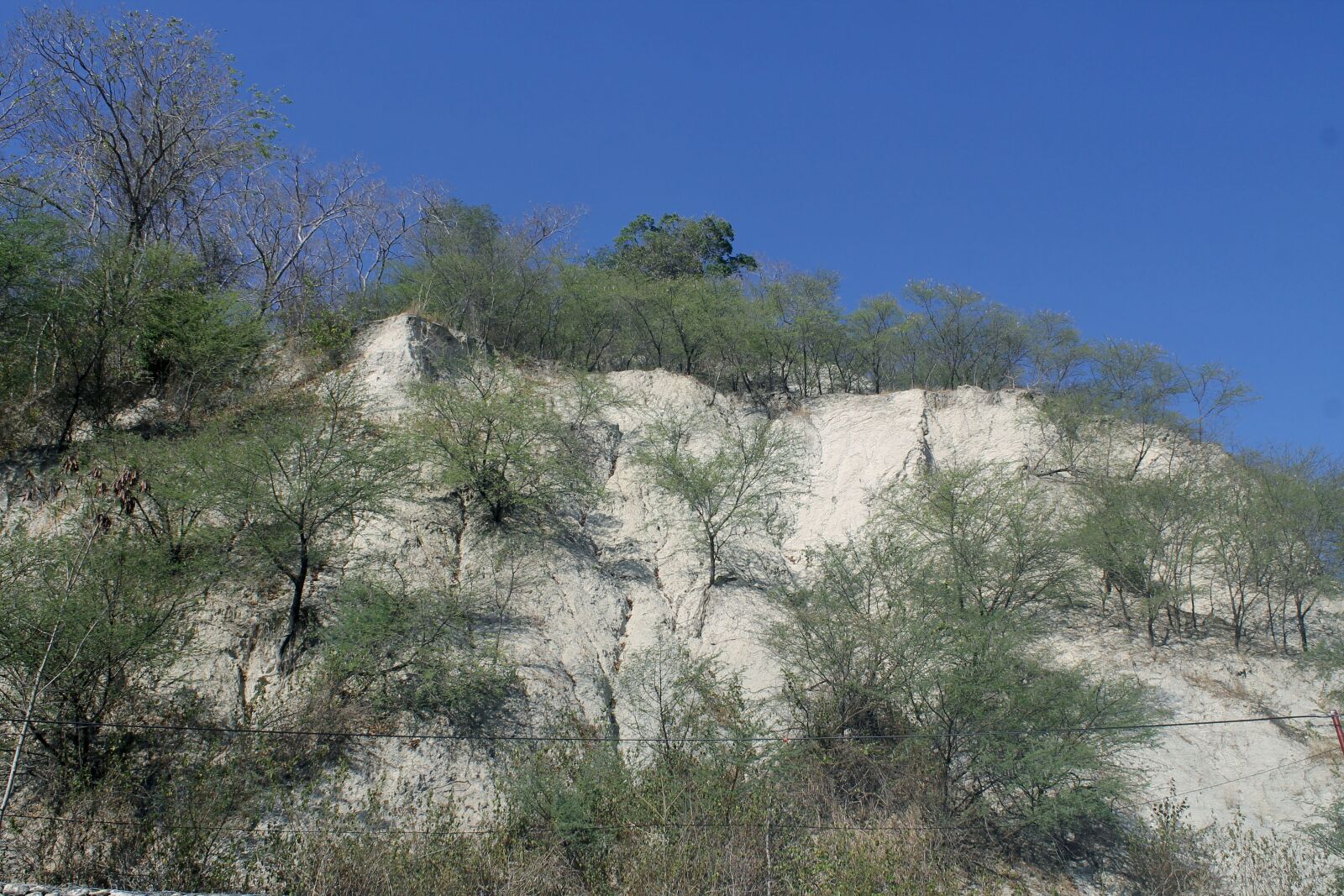 Canon EOS 1100D (EOS Rebel T3 / EOS Kiss X50) sample photo. The sky, blue, hill photography