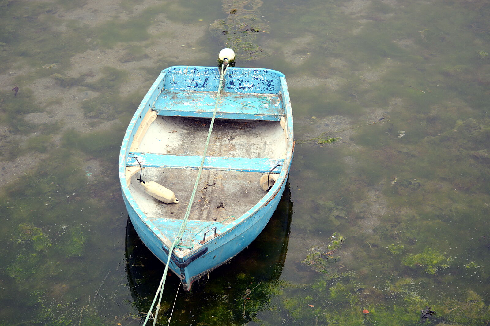 Nikon D5200 sample photo. Barque, bateau, bleu, calme photography