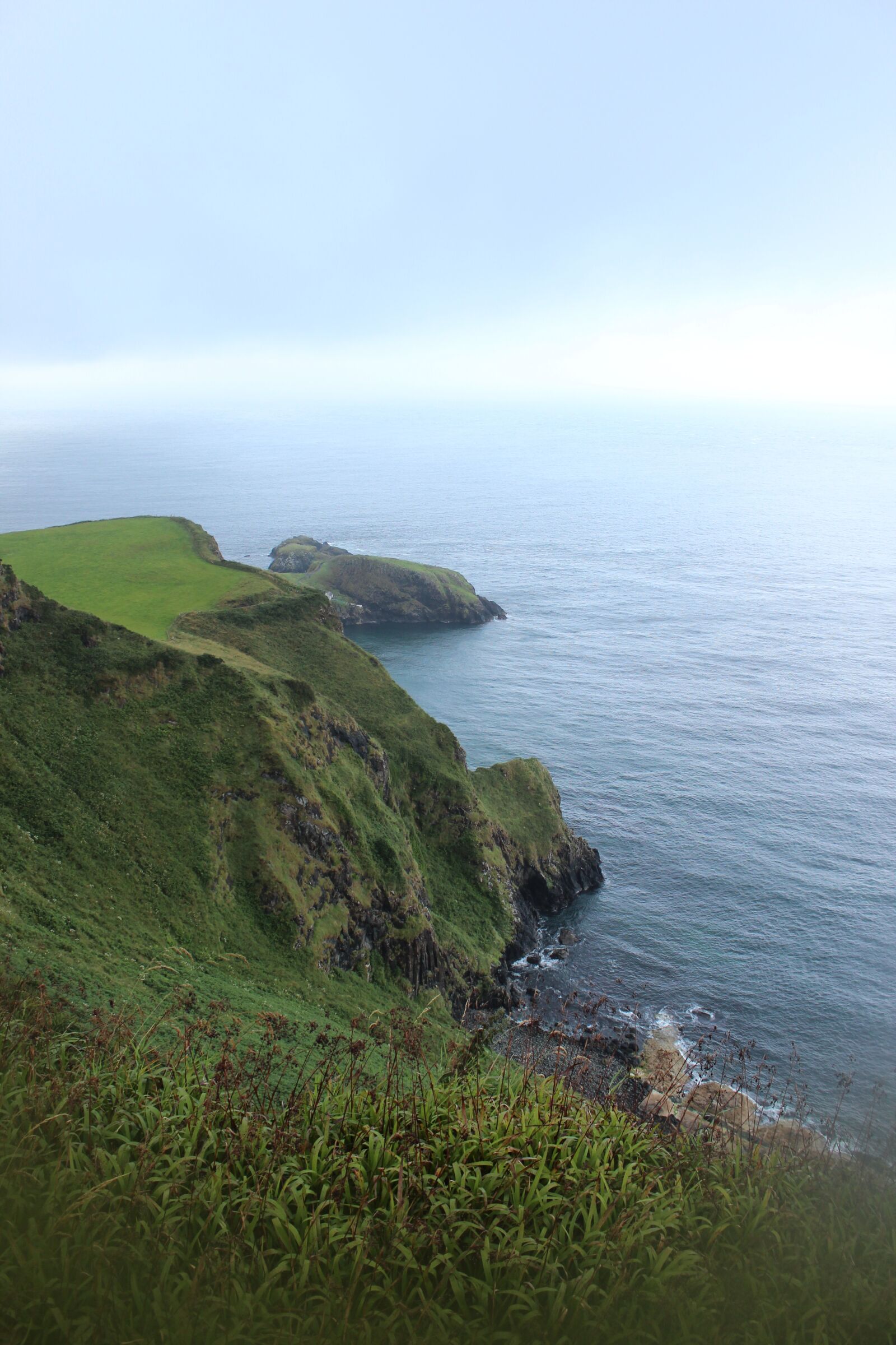 Canon EOS 600D (Rebel EOS T3i / EOS Kiss X5) sample photo. Ireland, cliff, sea photography