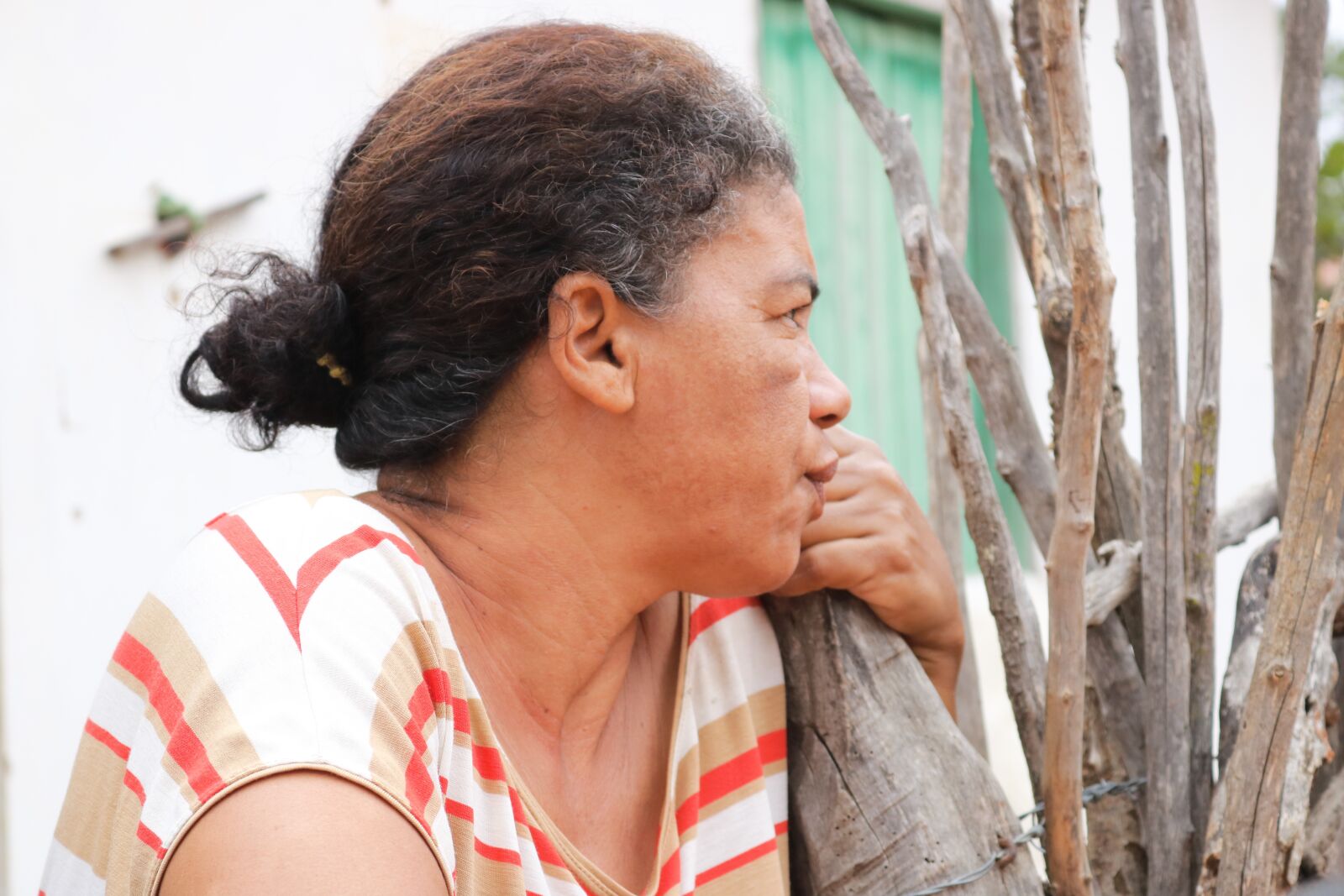 Canon EOS 750D (EOS Rebel T6i / EOS Kiss X8i) sample photo. Woman, portrait, saudade photography