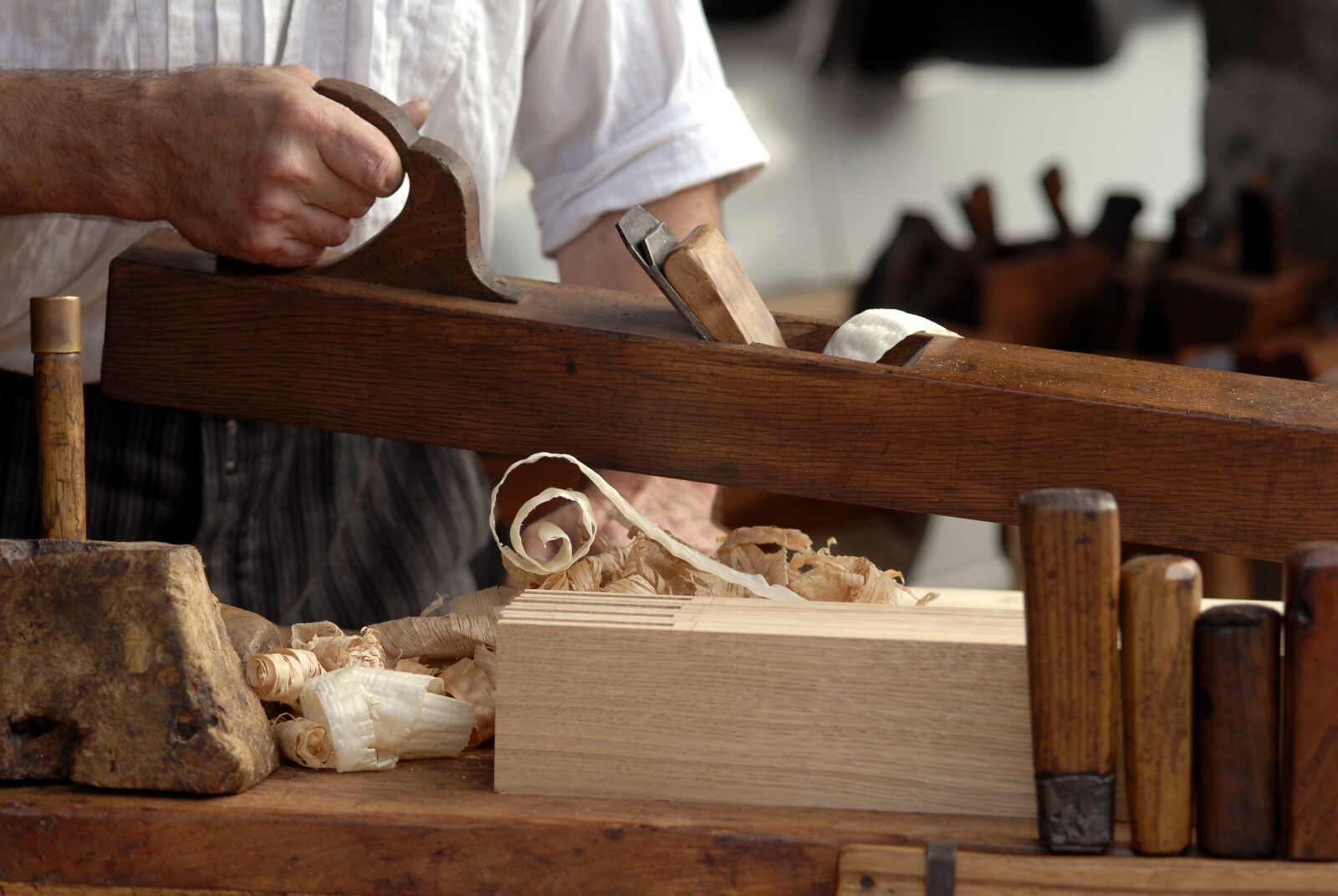 Nikon D200 sample photo. Carpenter, planer, shavings photography