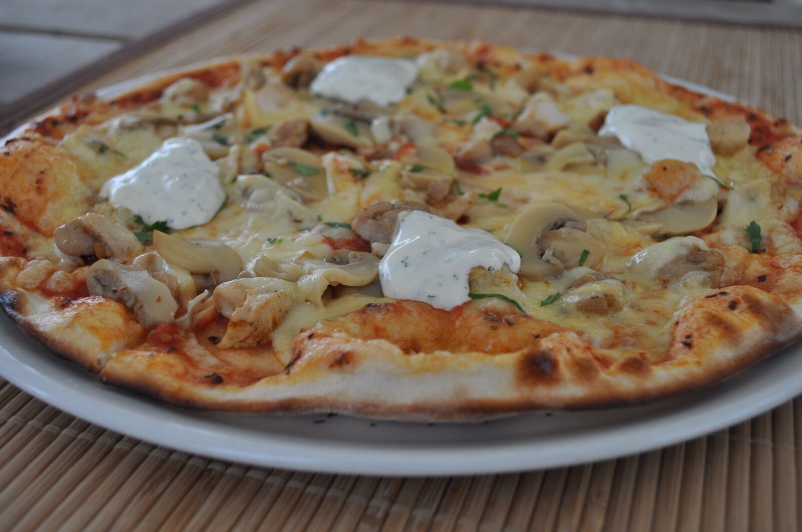 Nikon D5000 sample photo. Pizza, food, delicious photography