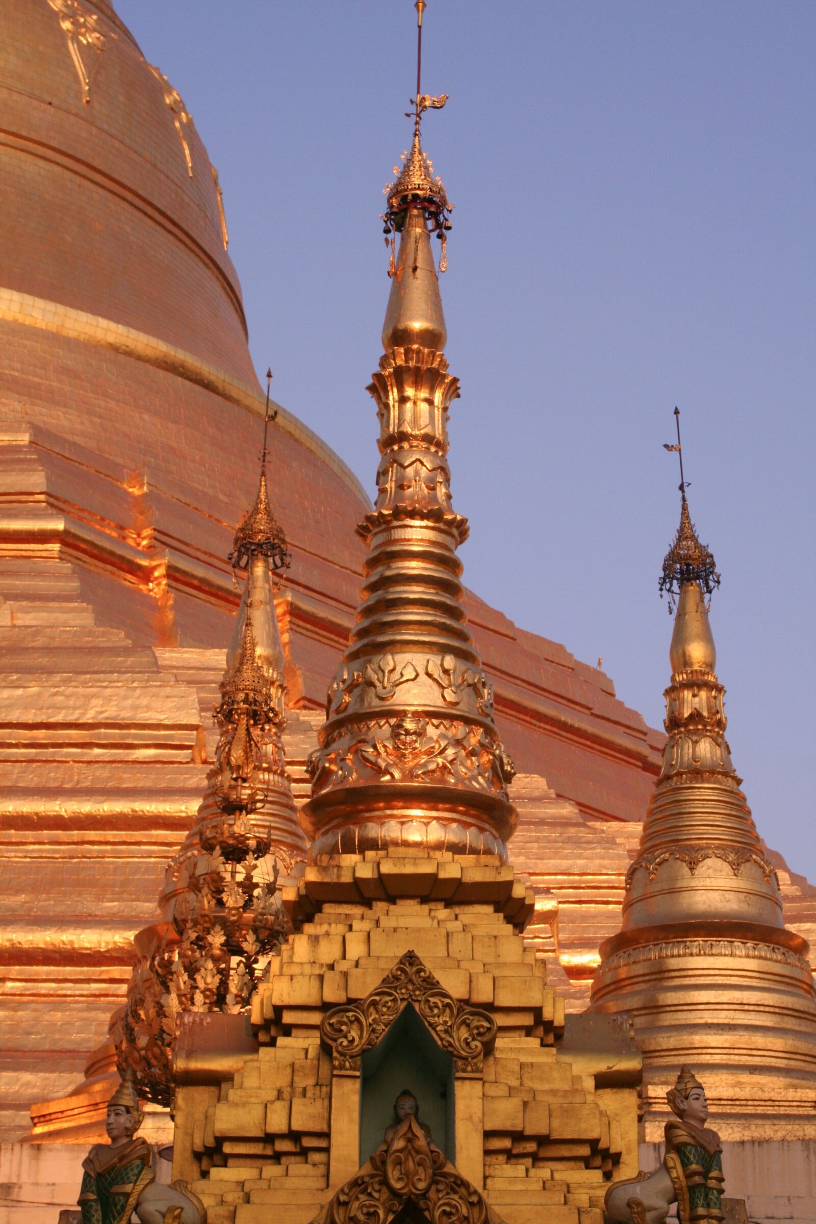 Canon EOS 350D (EOS Digital Rebel XT / EOS Kiss Digital N) sample photo. Myanmar, burma, light photography