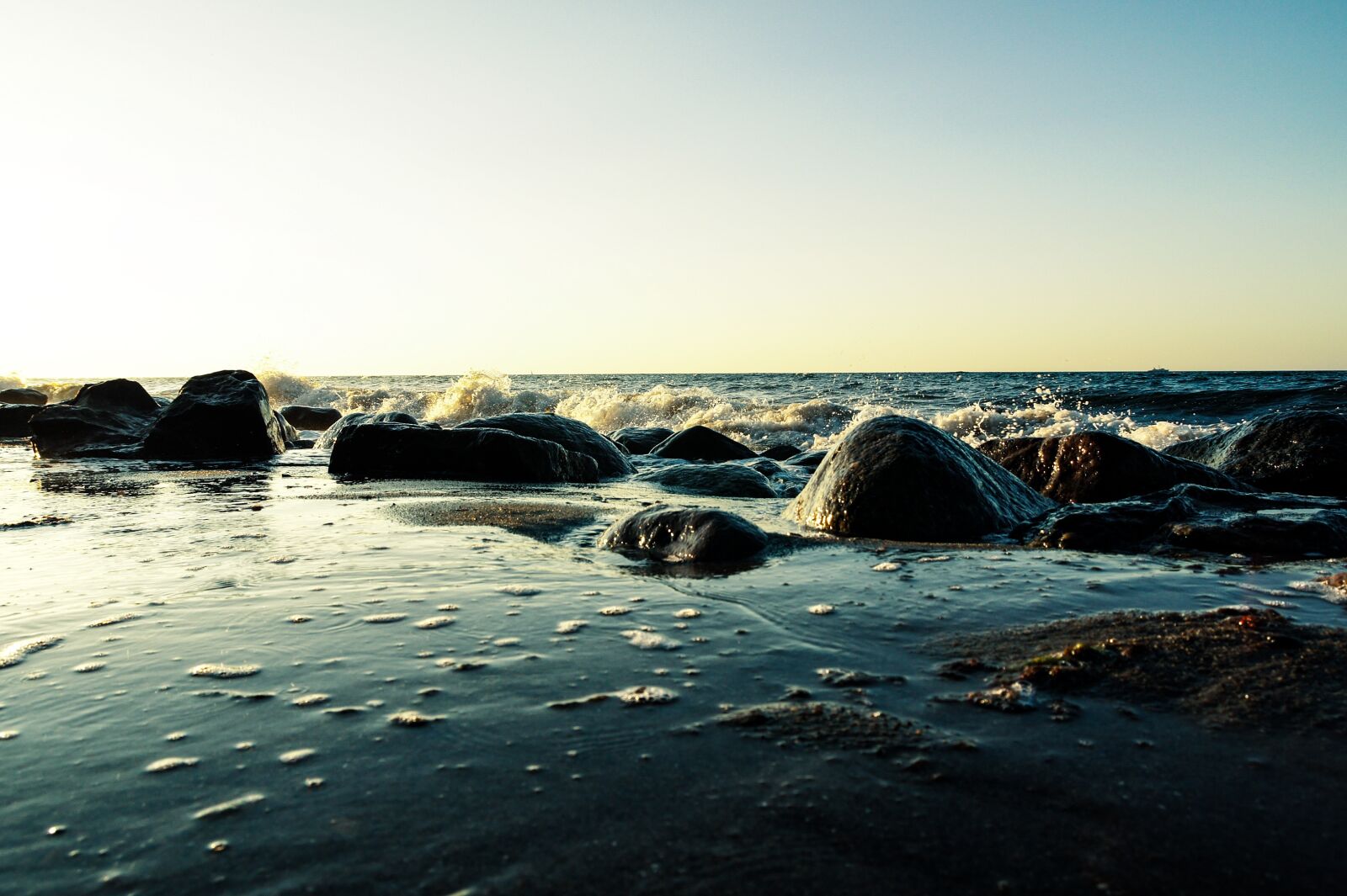 Sony Alpha DSLR-A550 sample photo. Sea, stones, rock photography