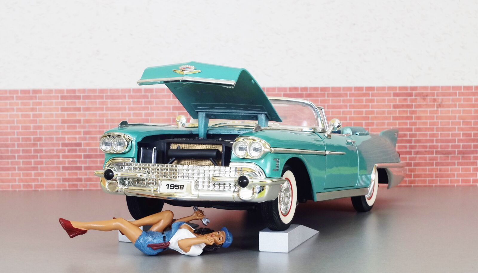 Sony DT 18-70mm F3.5-5.6 sample photo. Model car, cadillac, cadillac photography