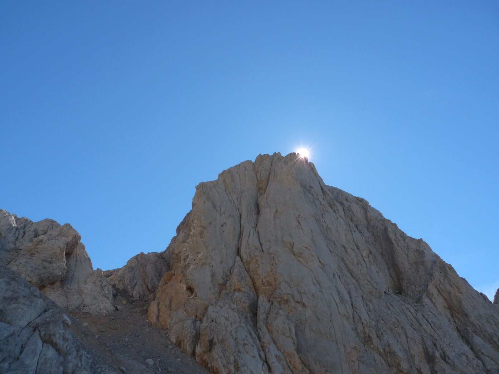 Panasonic Lumix DMC-FZ28 sample photo. Peaks, nature, landscape photography