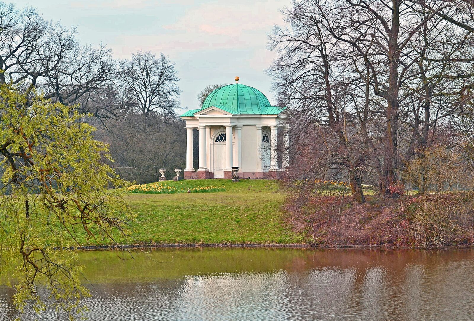 Nikon D5100 sample photo. Kassel, swan island, temple photography