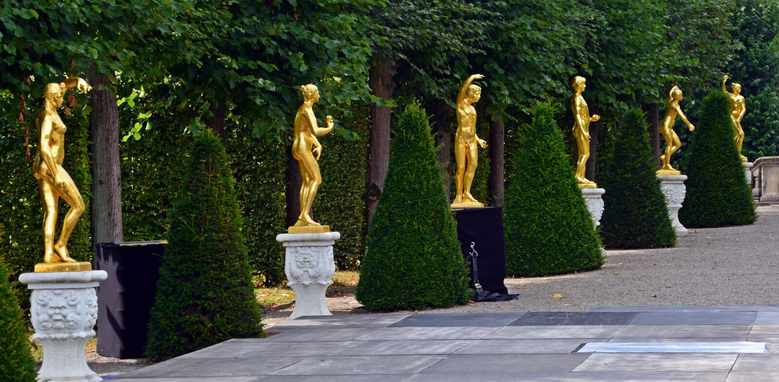 Nikon D5200 sample photo. Panorama, statues, gold photography